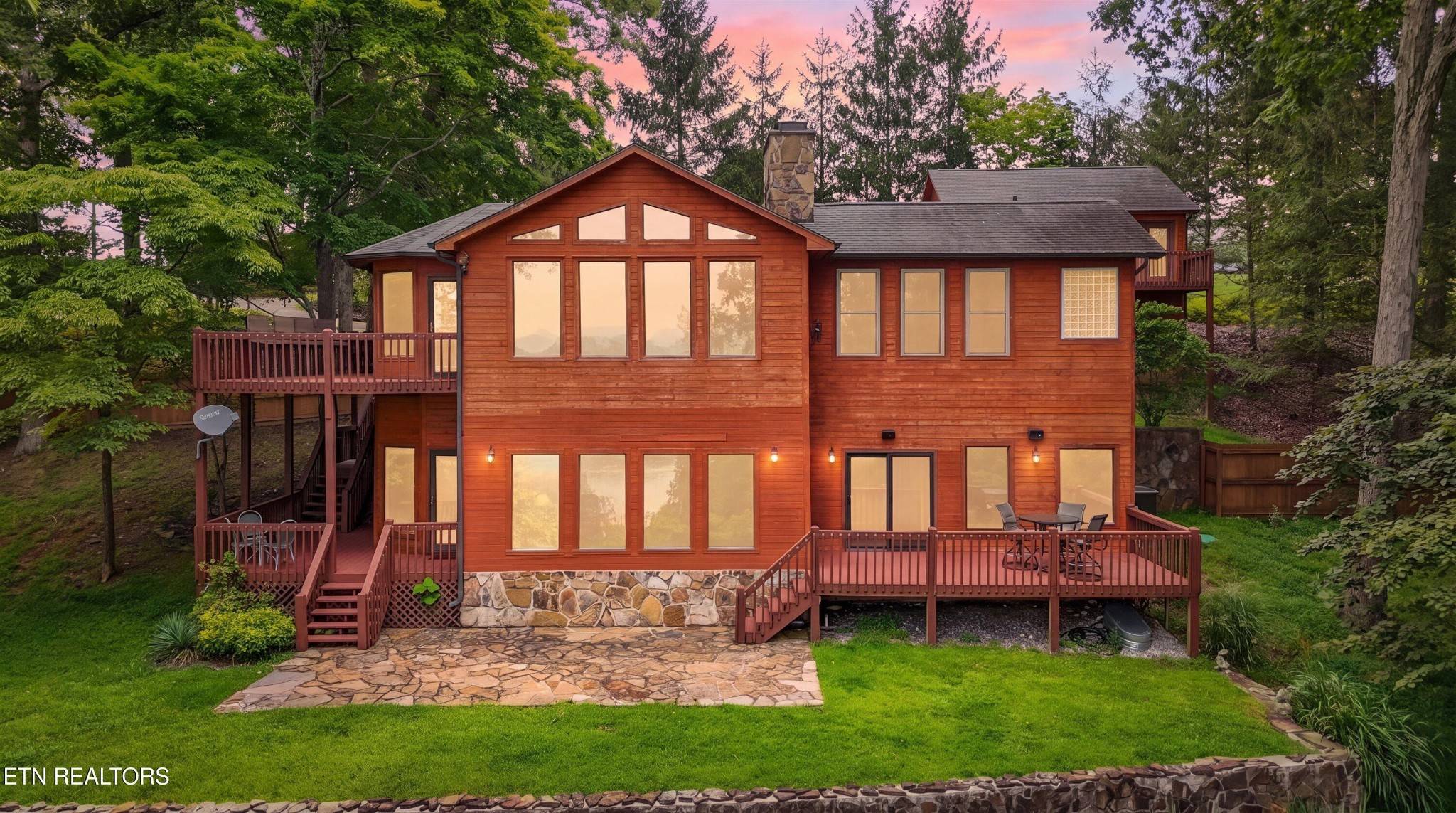 1186 Deerfield Way, La Follette, TN 37766