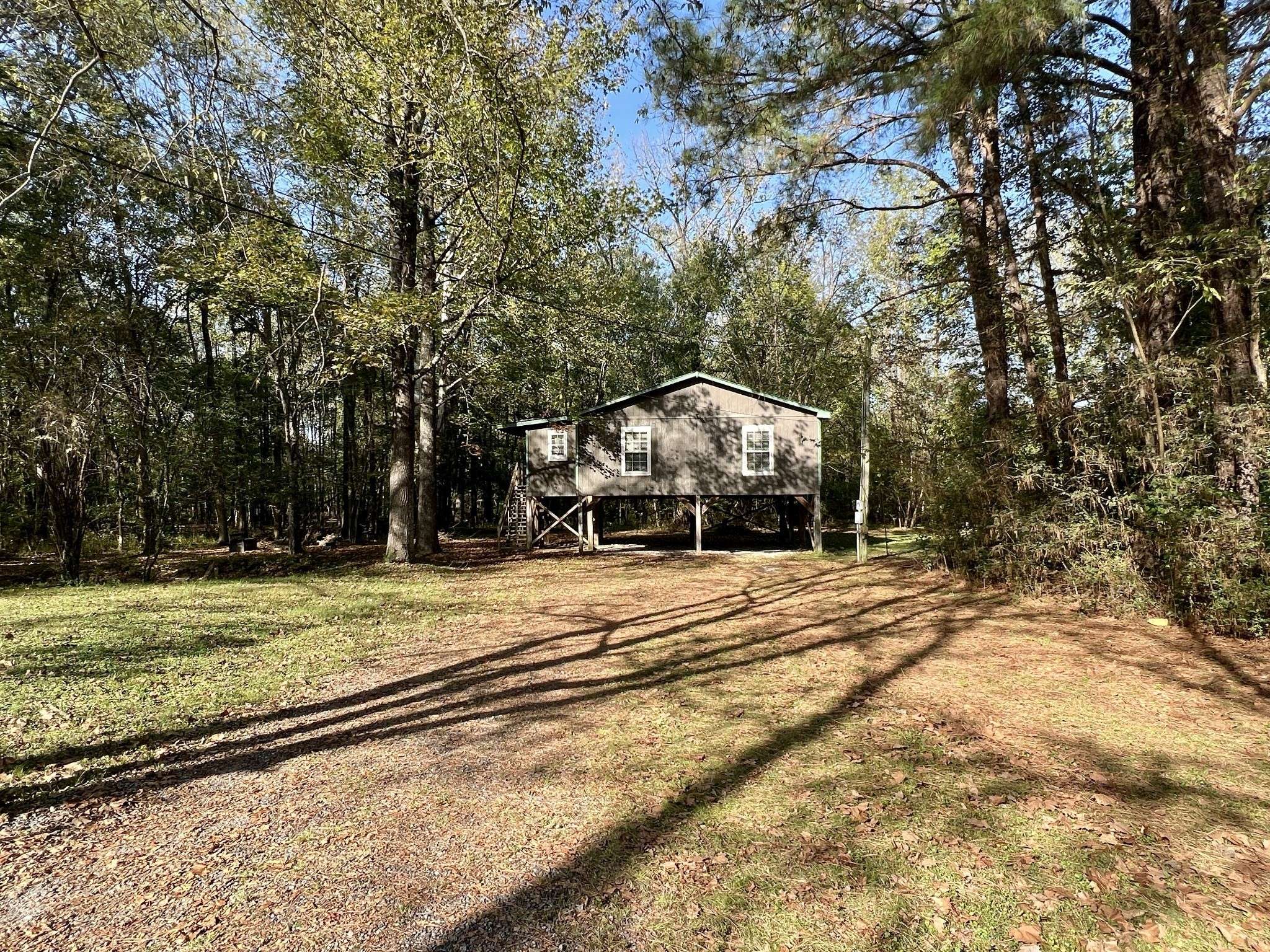 1518 Matlock Dr, Chapmansboro, TN 37035