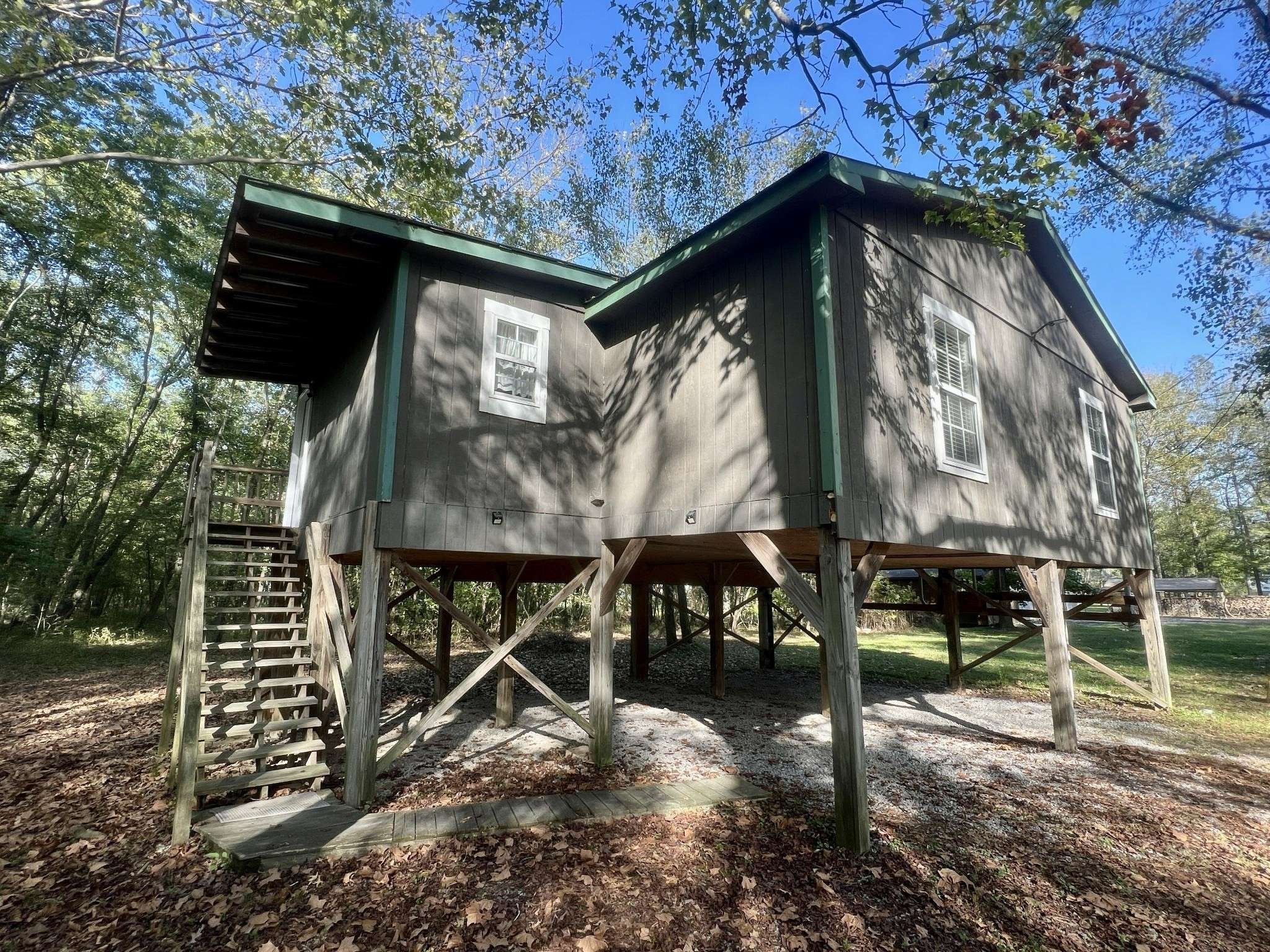 1518 Matlock Dr, Chapmansboro, TN 37035
