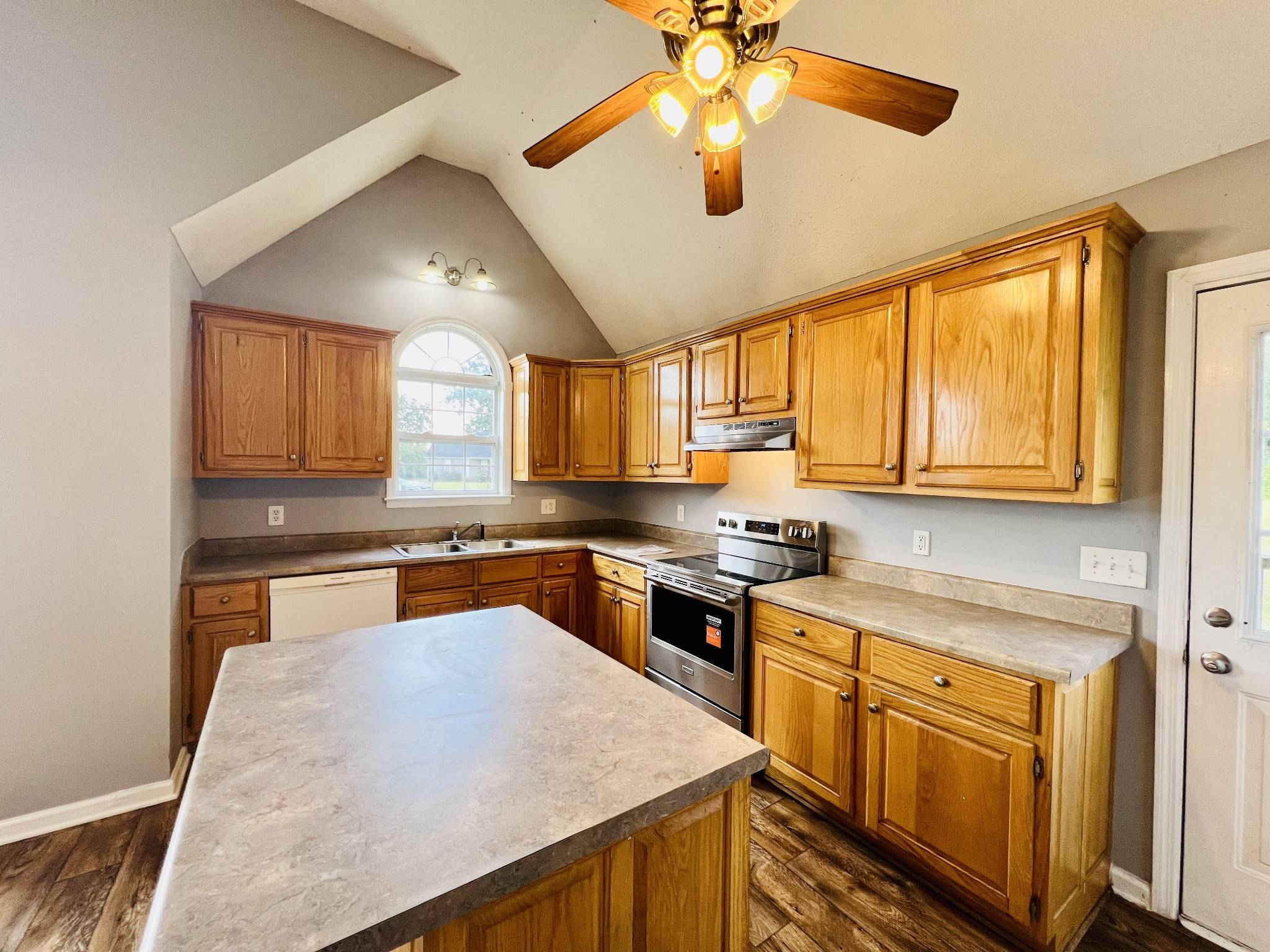 33 Long Meadow Dr, Fayetteville, TN 37334