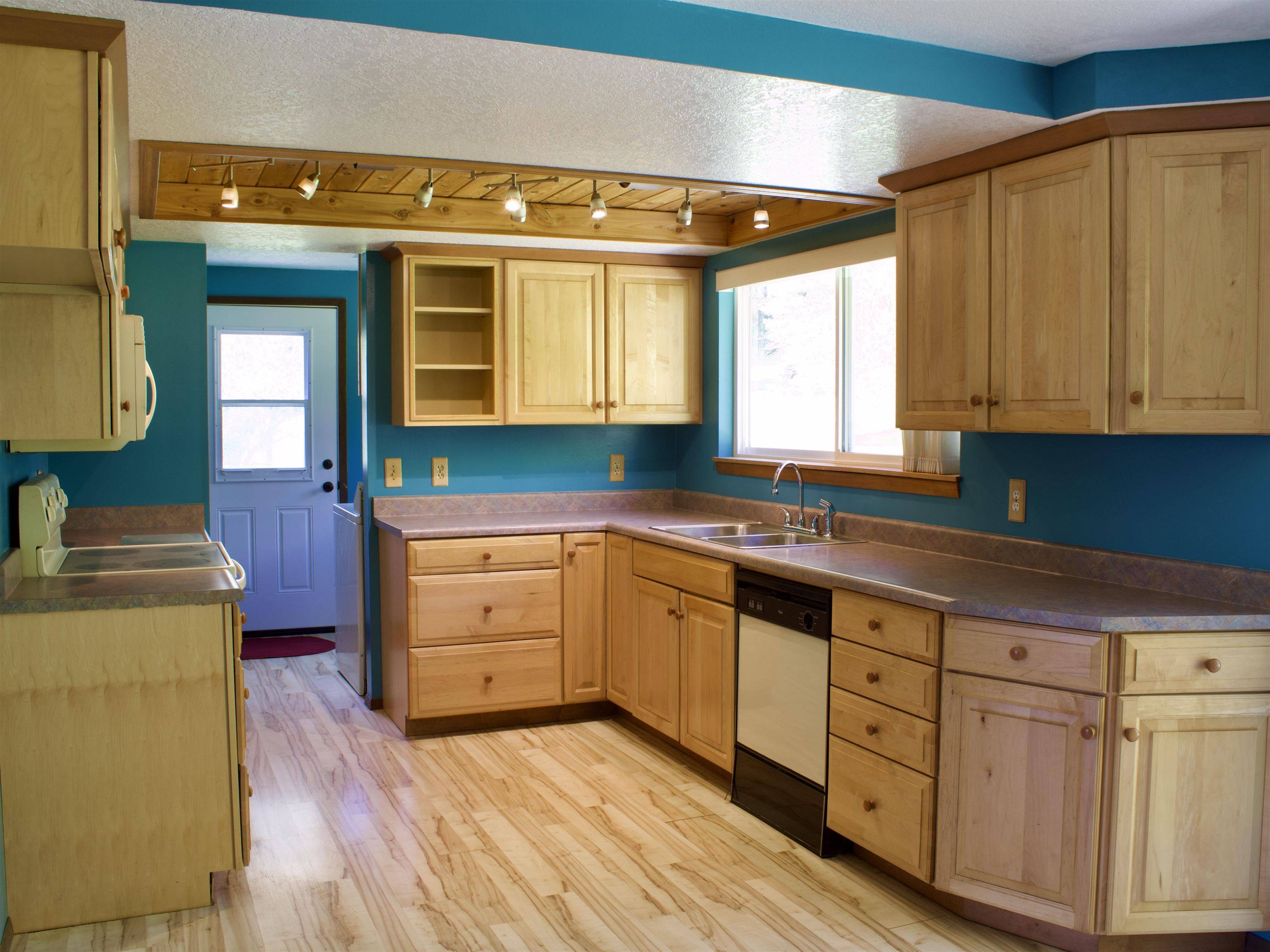 1001 W Walnut St, Newport, WA 99156