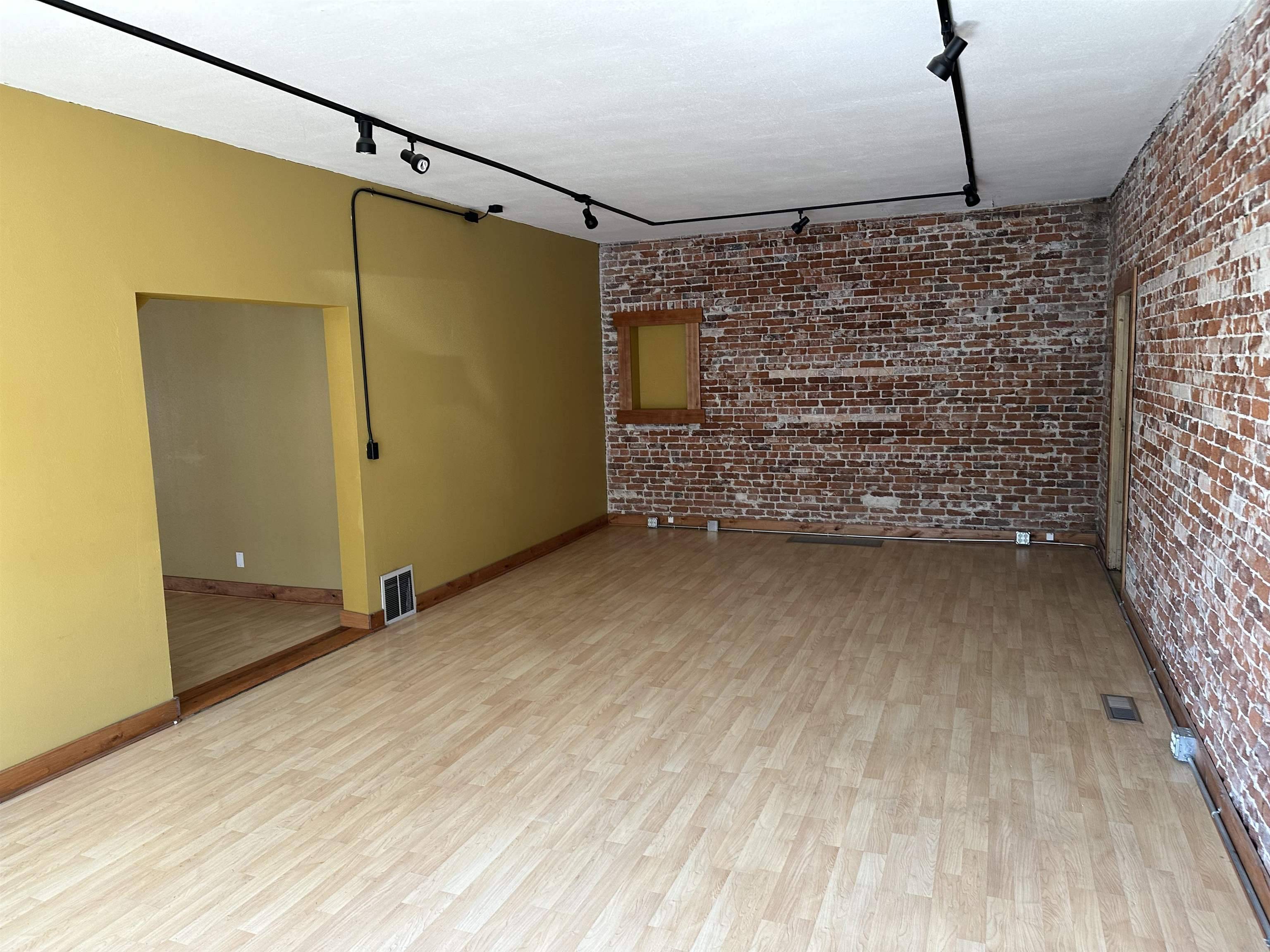 2515 E Sprague Ave, Spokane, WA 99202-3936