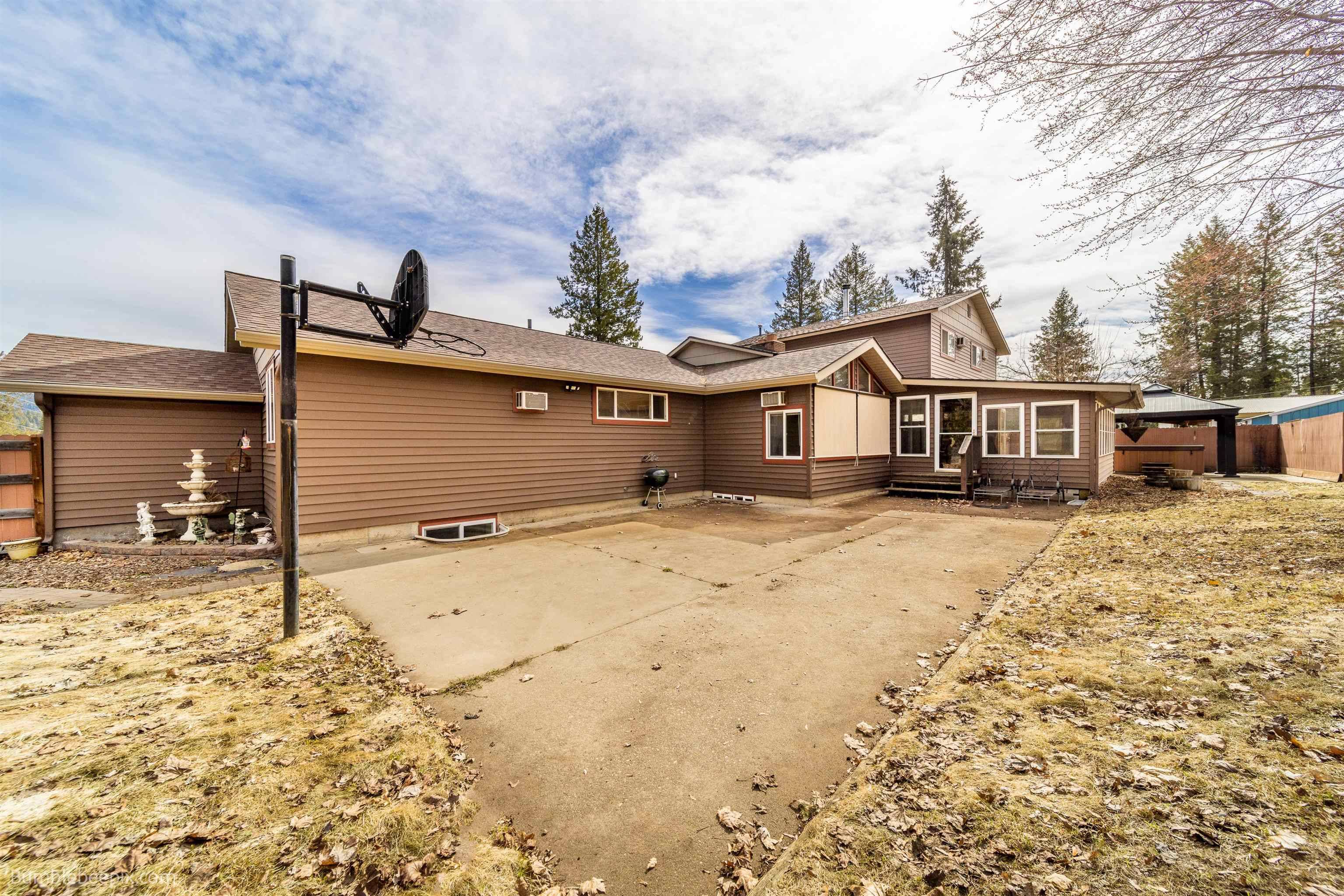631 N Warren Dr, Newport, WA 99156