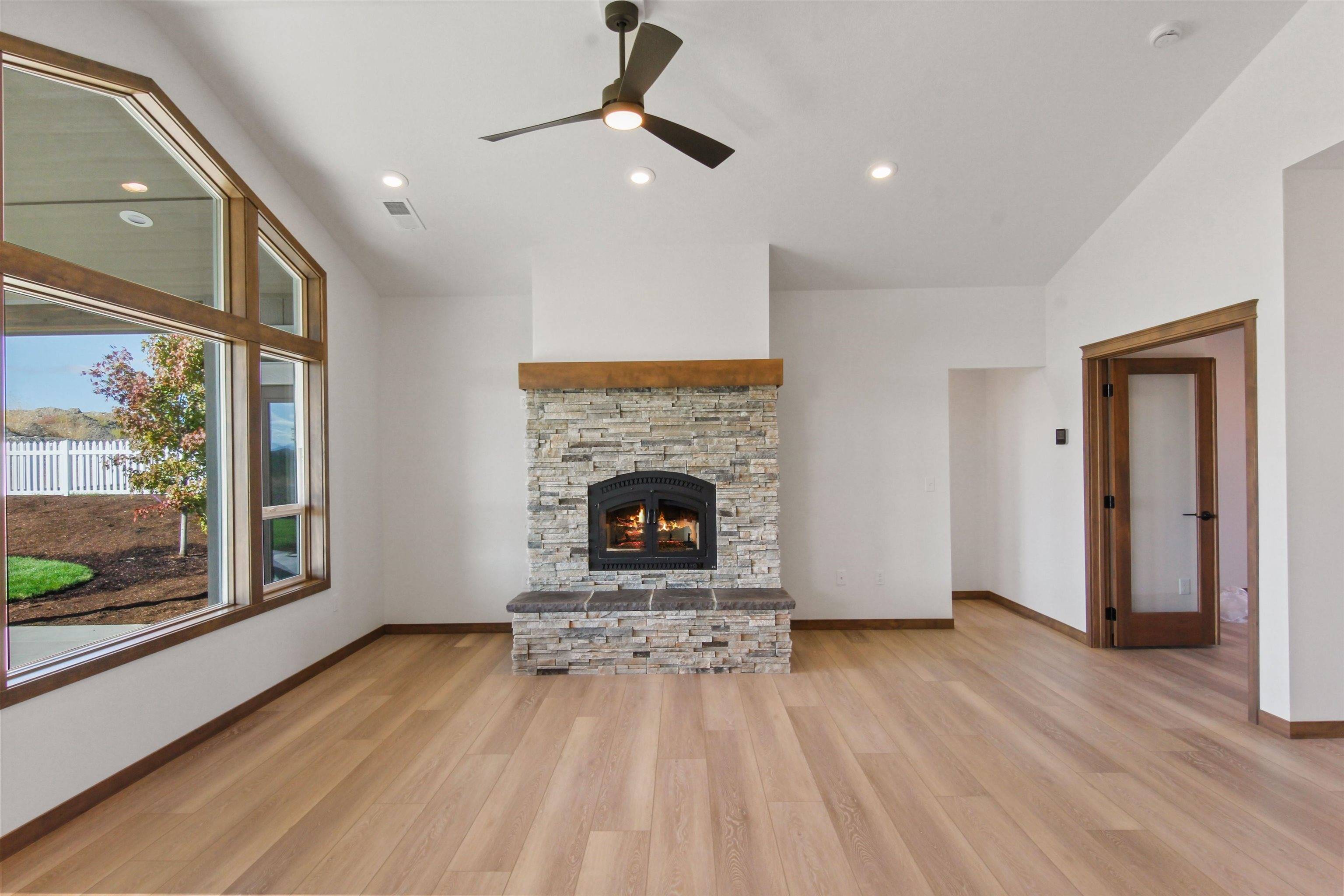 44 E Center Ln, Spokane, WA 99208