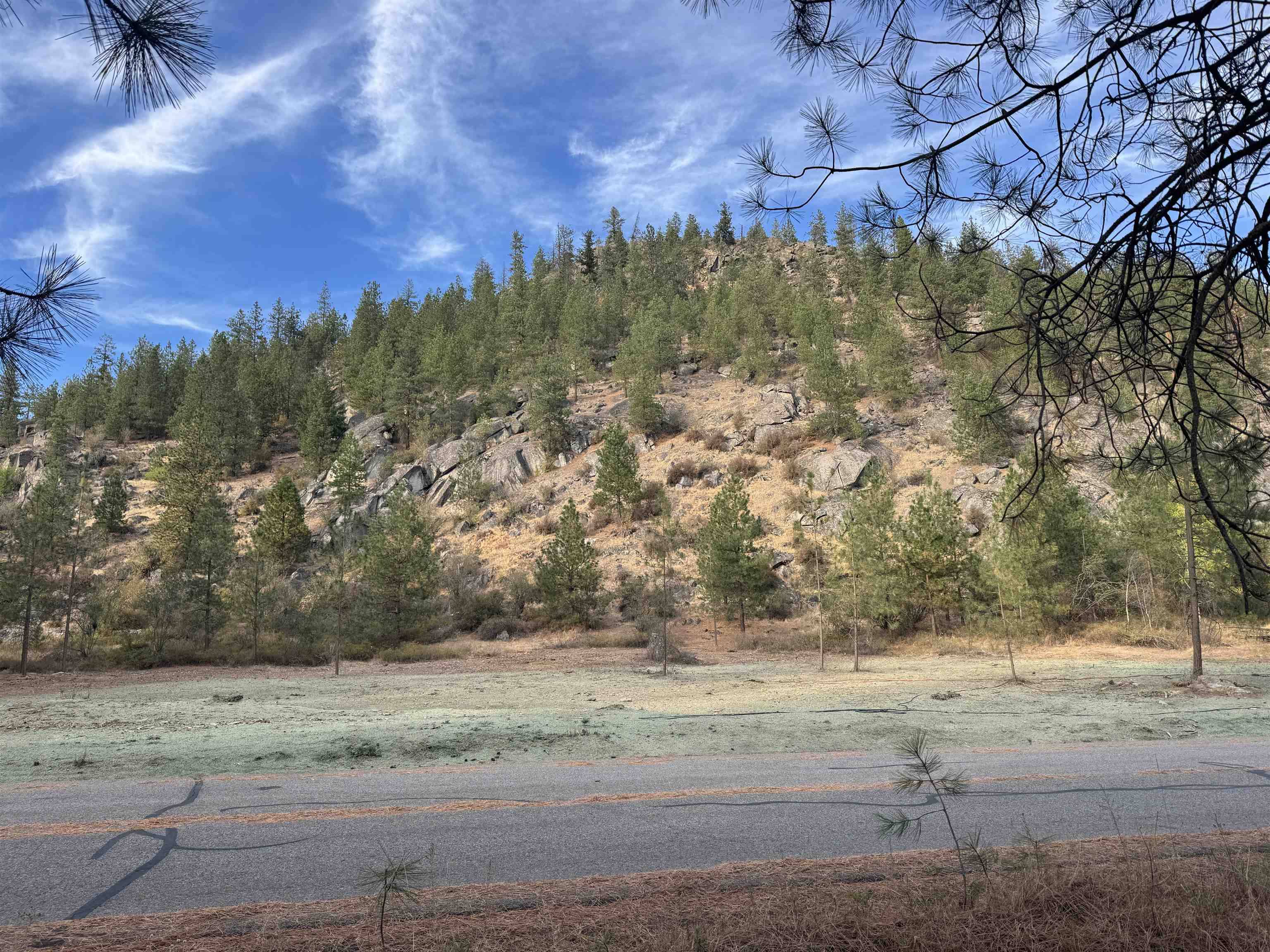 13604 N River Bluff Ln, Spokane, WA 99208