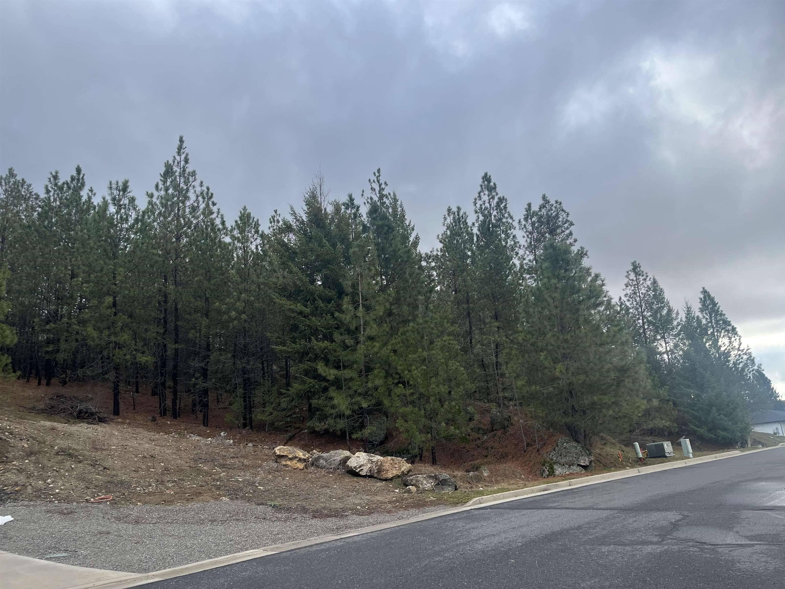 13510 N Golf View Ln, Spokane, WA 99208