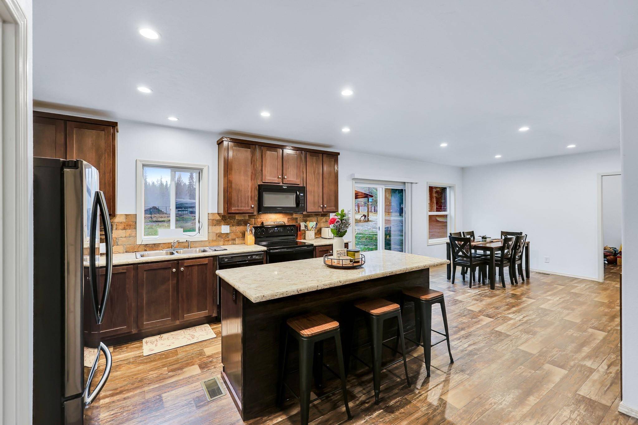 1722 Coyote Trl, Newport, WA 99156