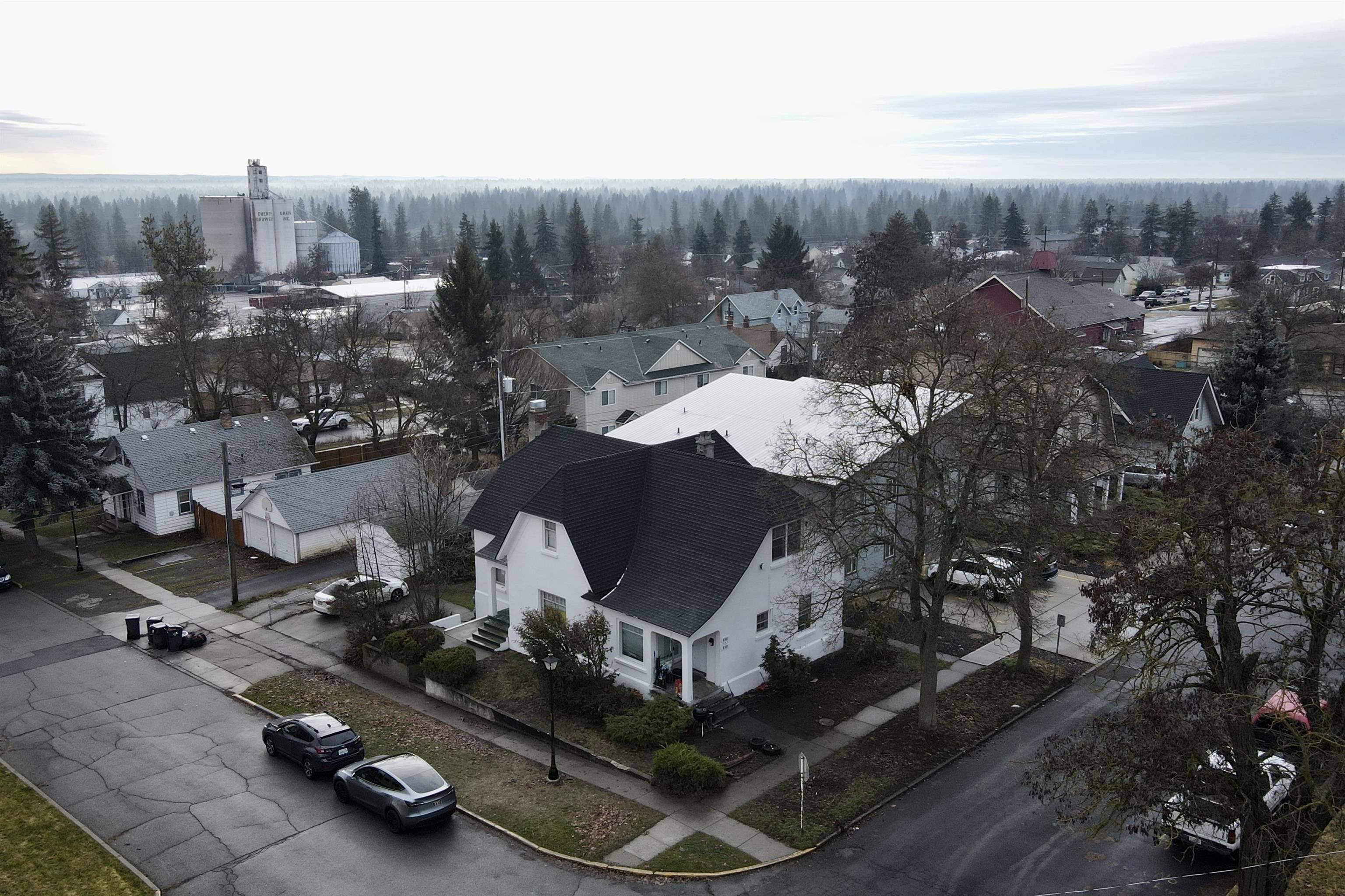 323 5th St, Cheney, WA 99004