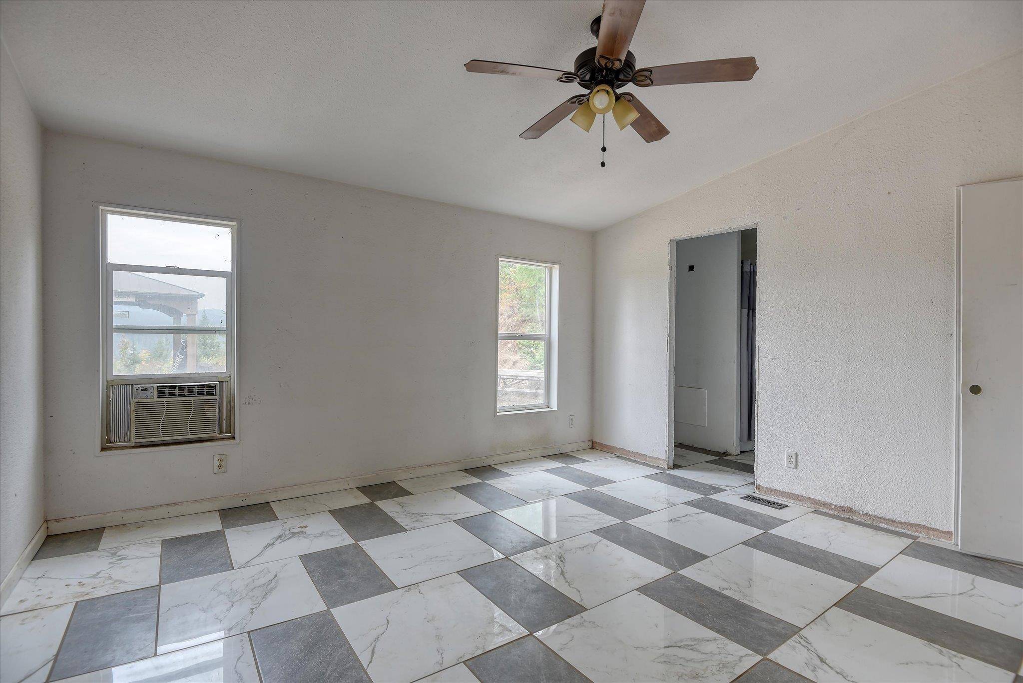 11641 W Newman Lake Dr, Newman Lake, WA 99025