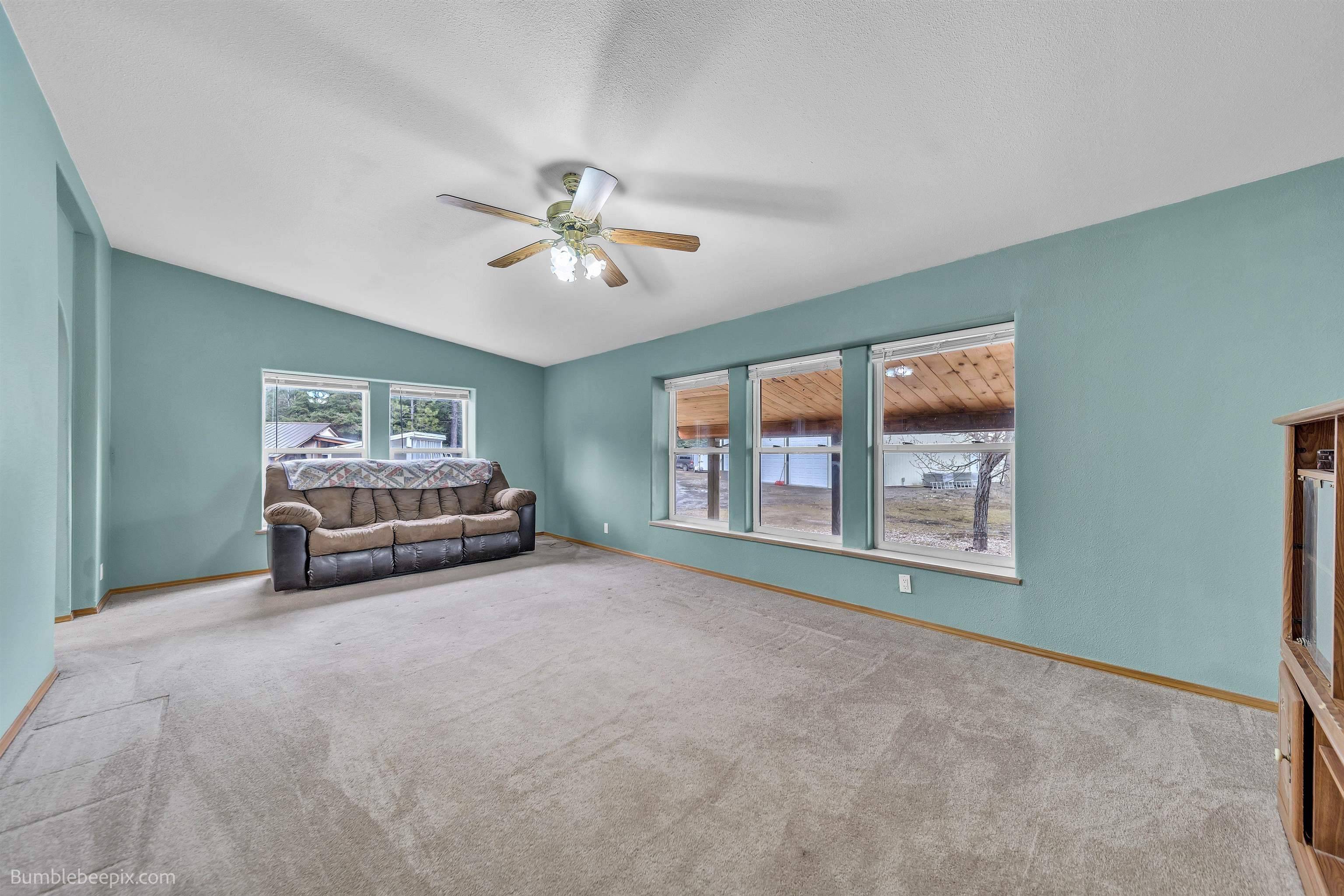 263 Fourspots Rd, Cusick, WA 99119