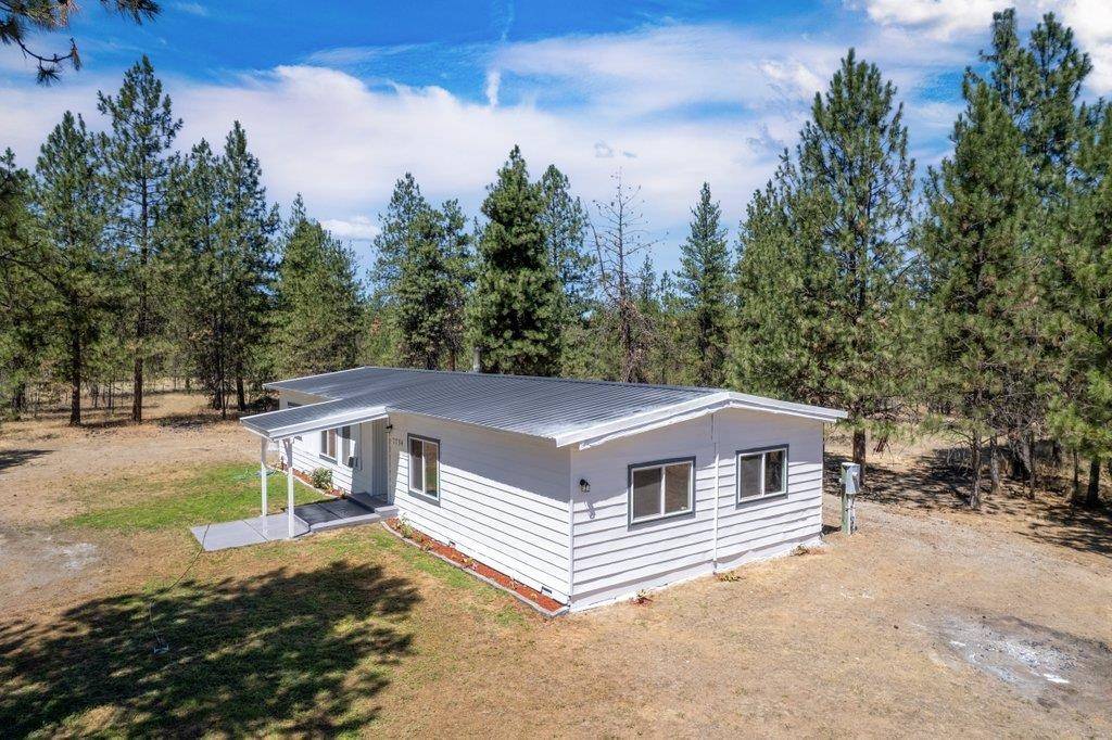 7754 Samuel St, Ford, WA 99013