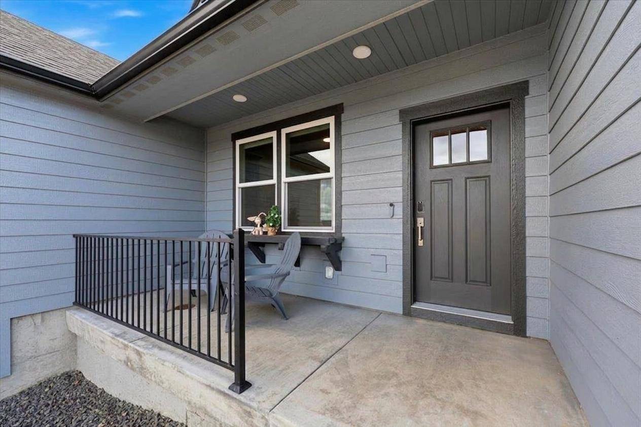 18240 E 17th Ave, Greenacres, WA 99016