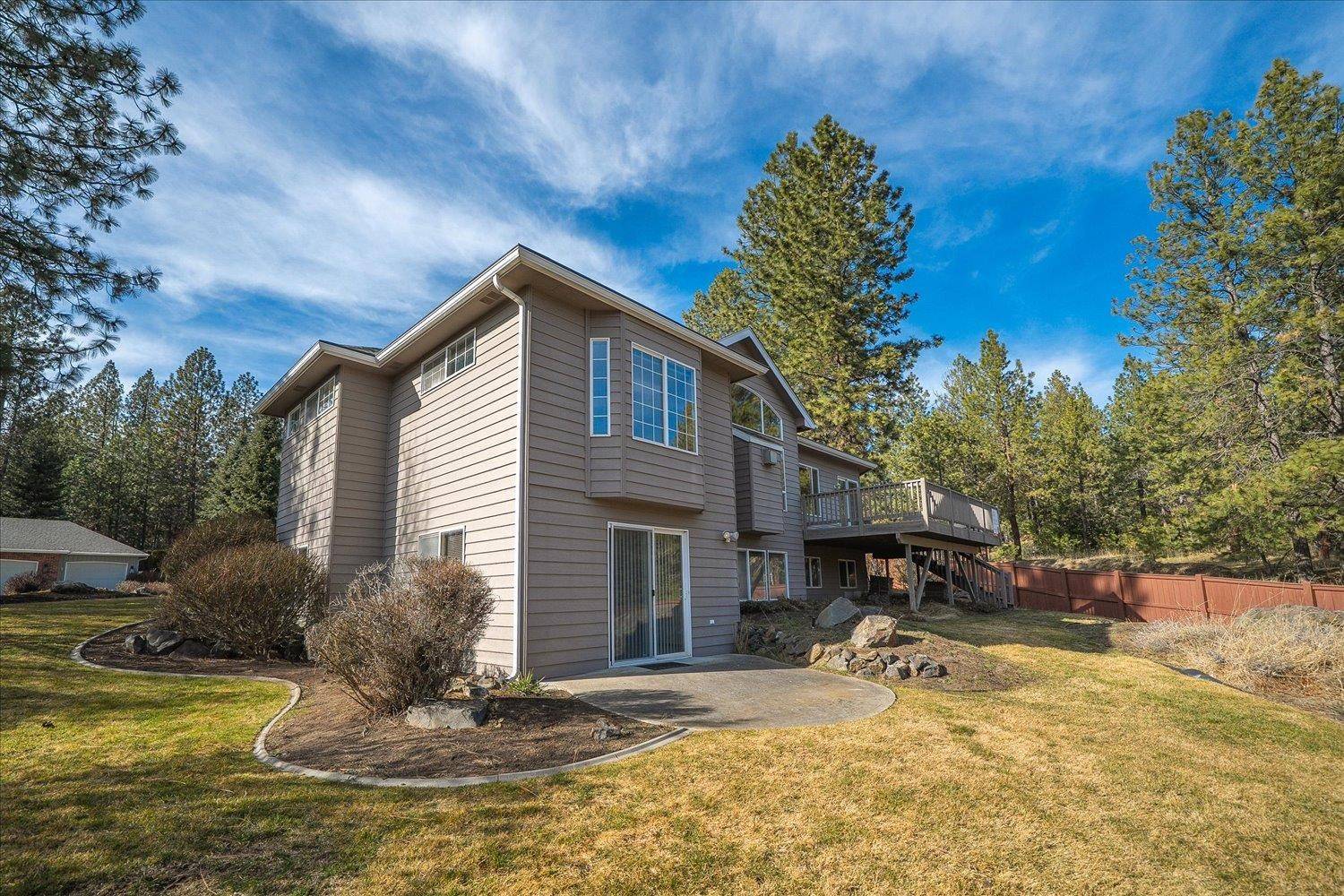 7010 N EAST BLUFF Ct, Spokane, WA 99218