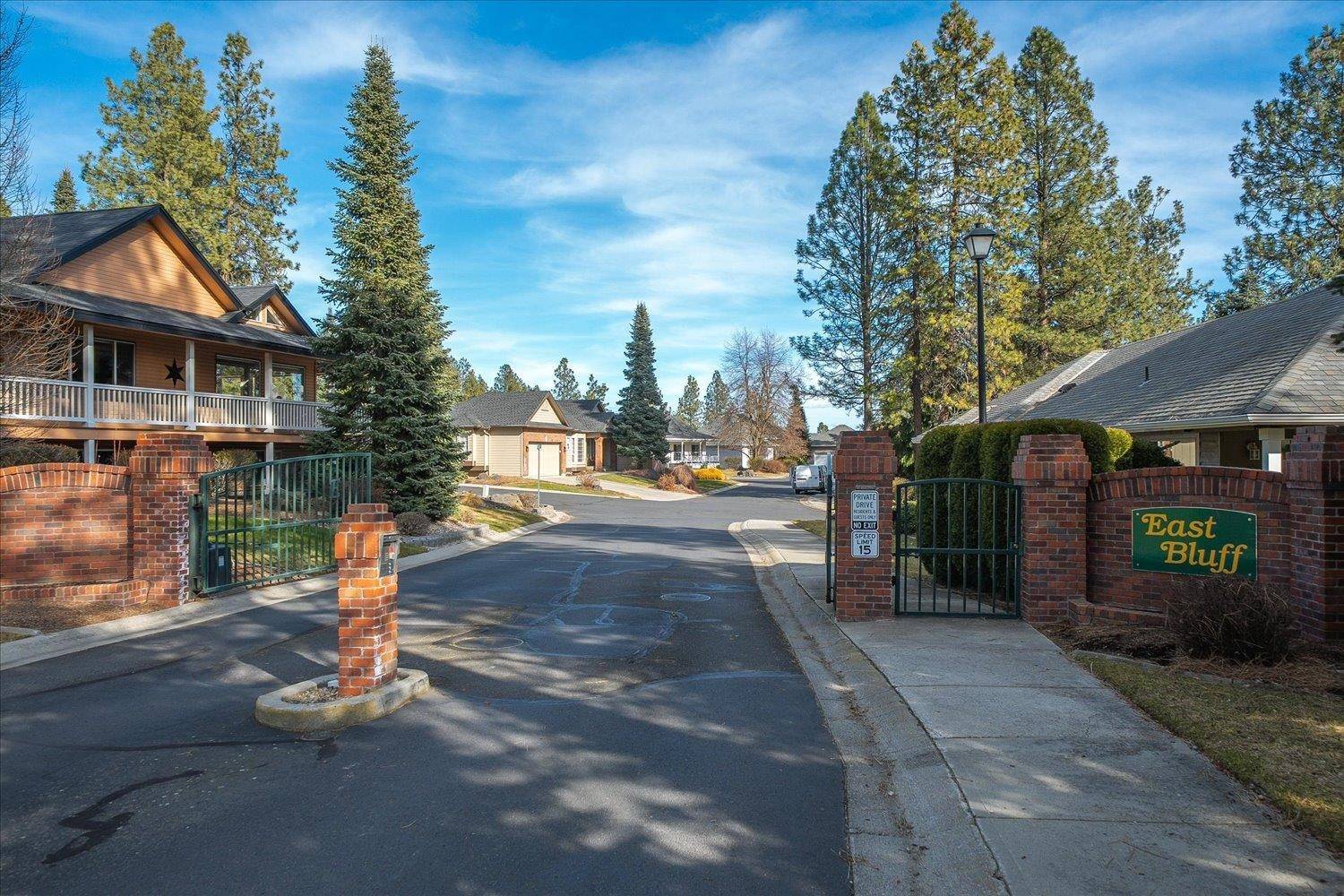 7010 N EAST BLUFF Ct, Spokane, WA 99218