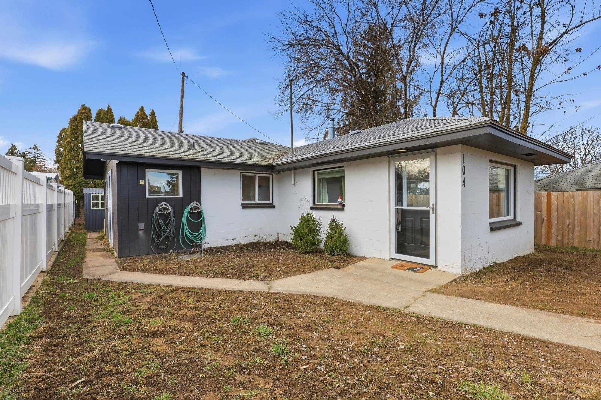 104 W Adams St, Harrington, WA 99134