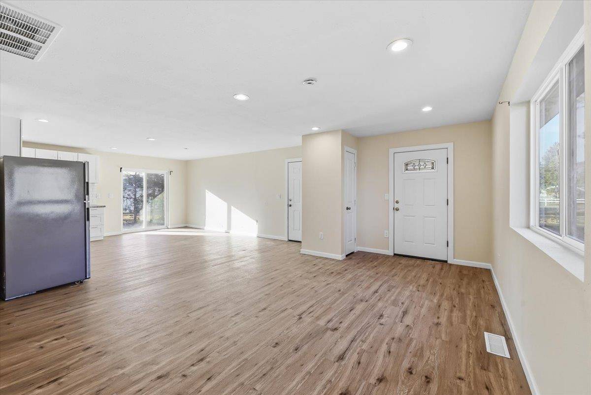 6429 Timber Dr, Nine Mile Falls, WA 99026