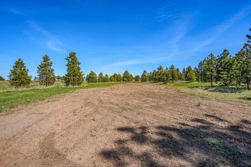 20122 W Johnson Ln, Nine Mile Falls, WA 99026