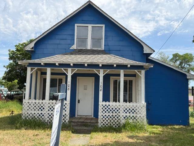 108 N 2nd St, Harrington, WA 99134