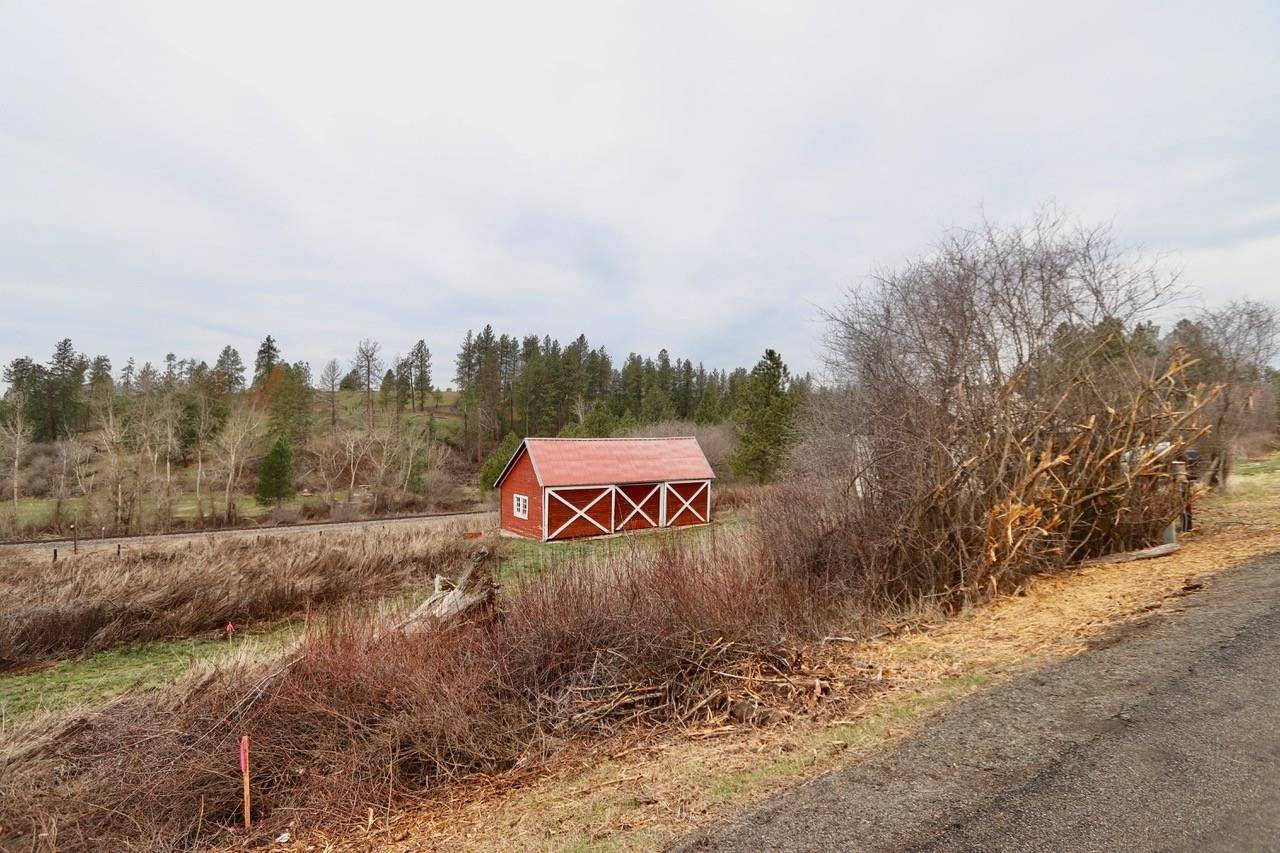 429 NE Stringham Rd, Rockford, WA 99030