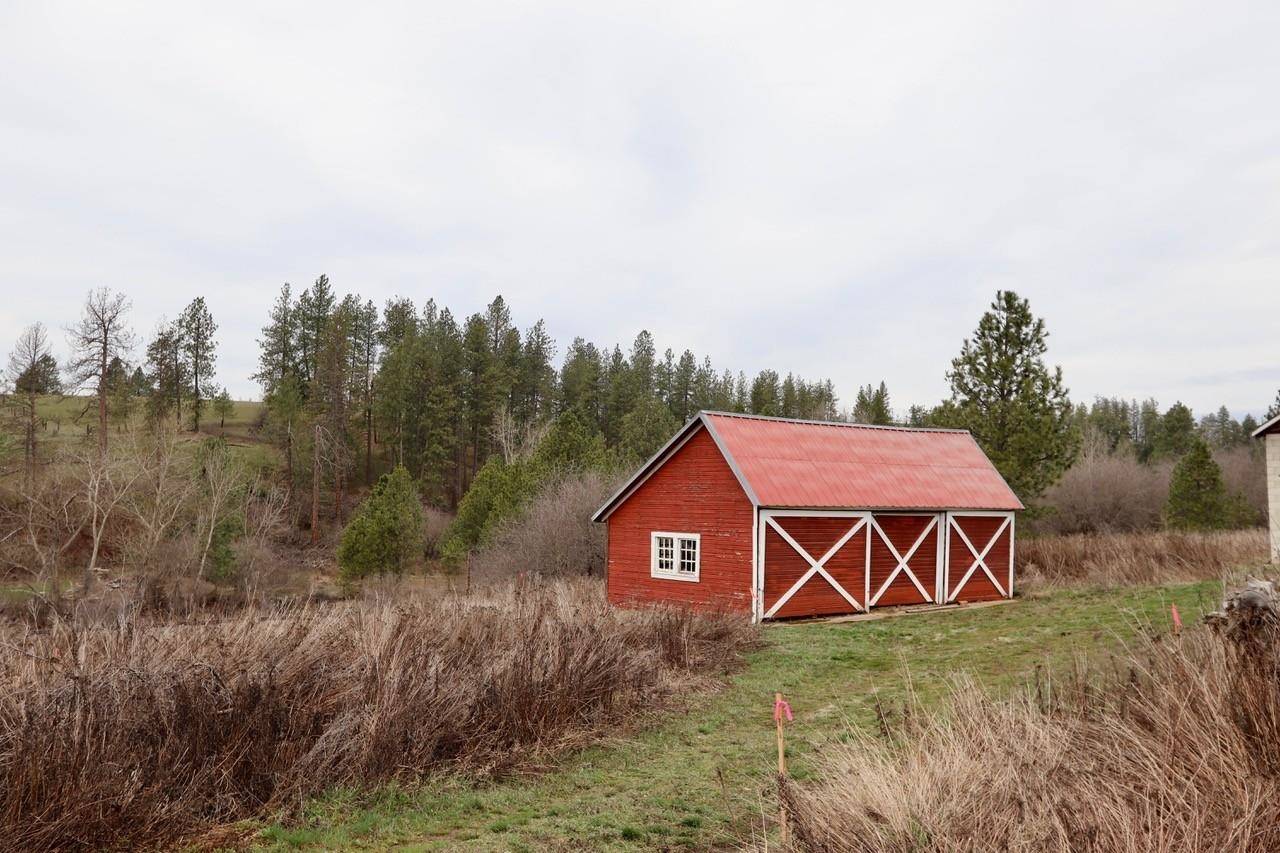 429 NE Stringham Rd, Rockford, WA 99030