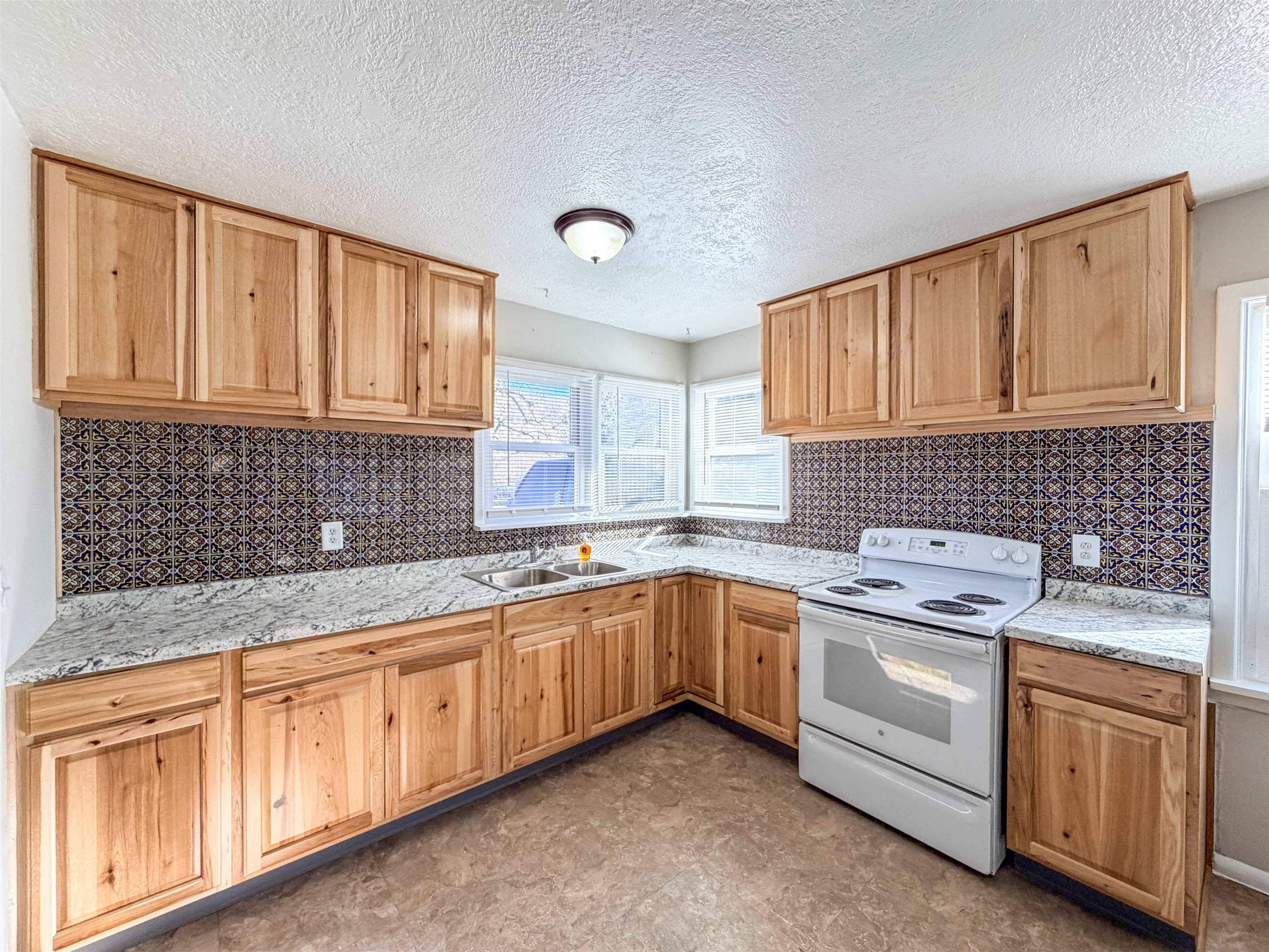 780 S Larch St, Kettle Falls, WA 99141