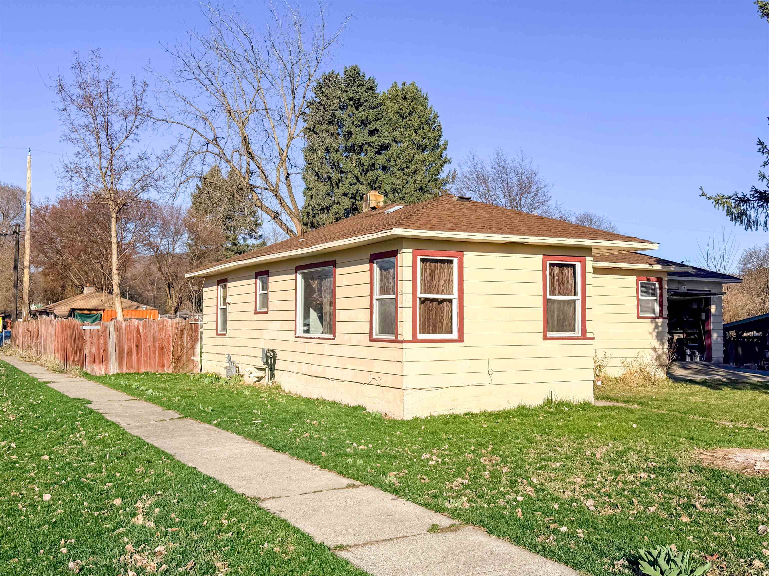780 S Larch St, Kettle Falls, WA 99141