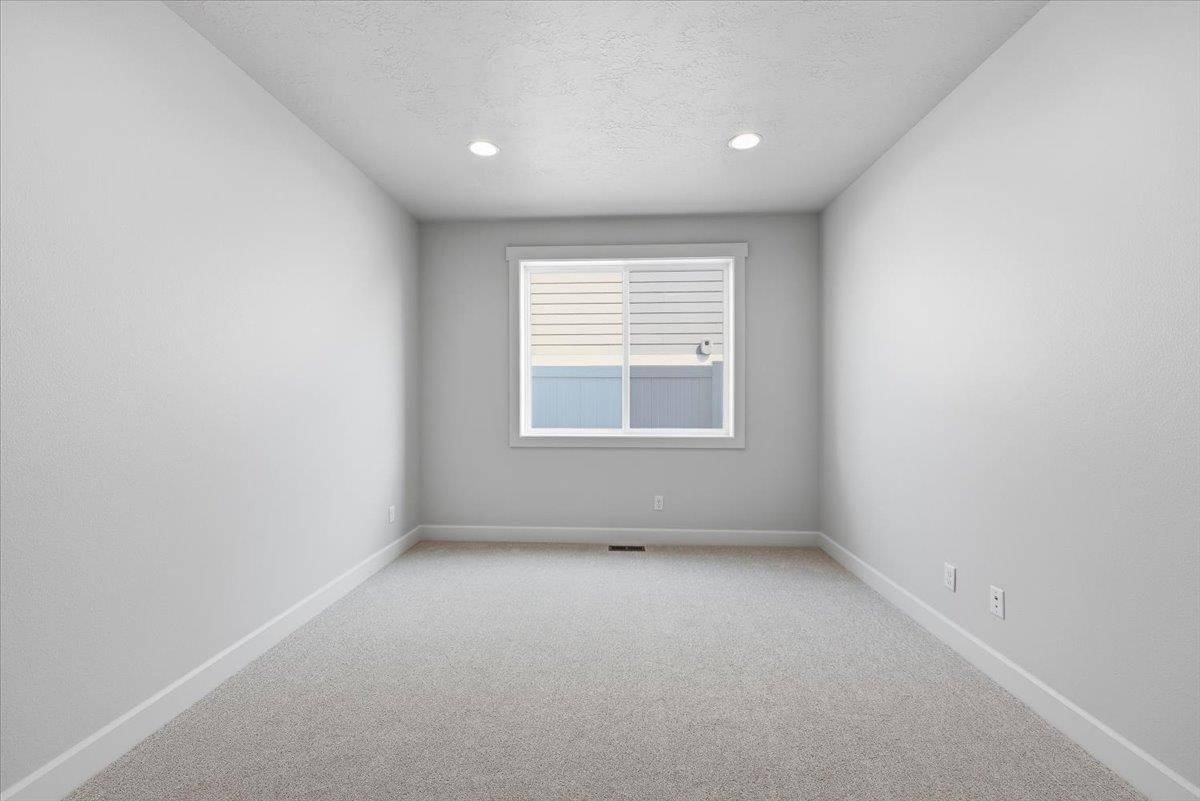 1320 S Manifold Rd, Spokane Valley, WA 99016