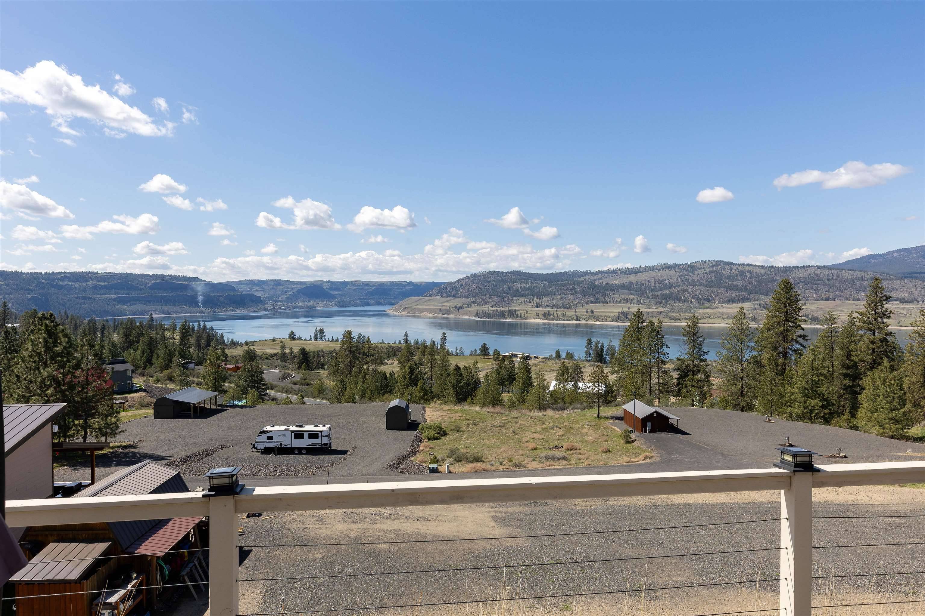 39725 N Overlook Ln, Seven Bays, WA 99122