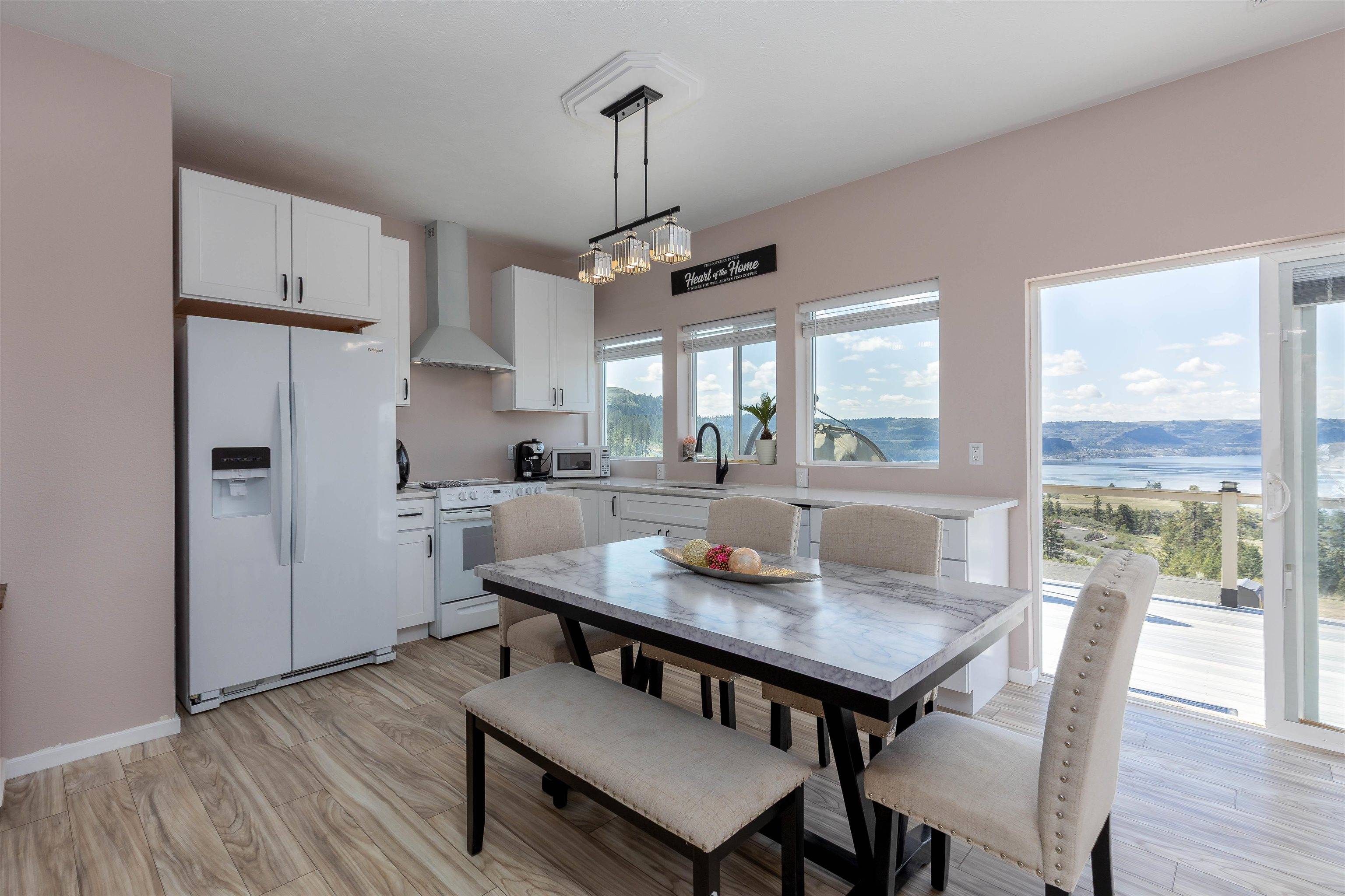 39725 N Overlook Ln, Seven Bays, WA 99122