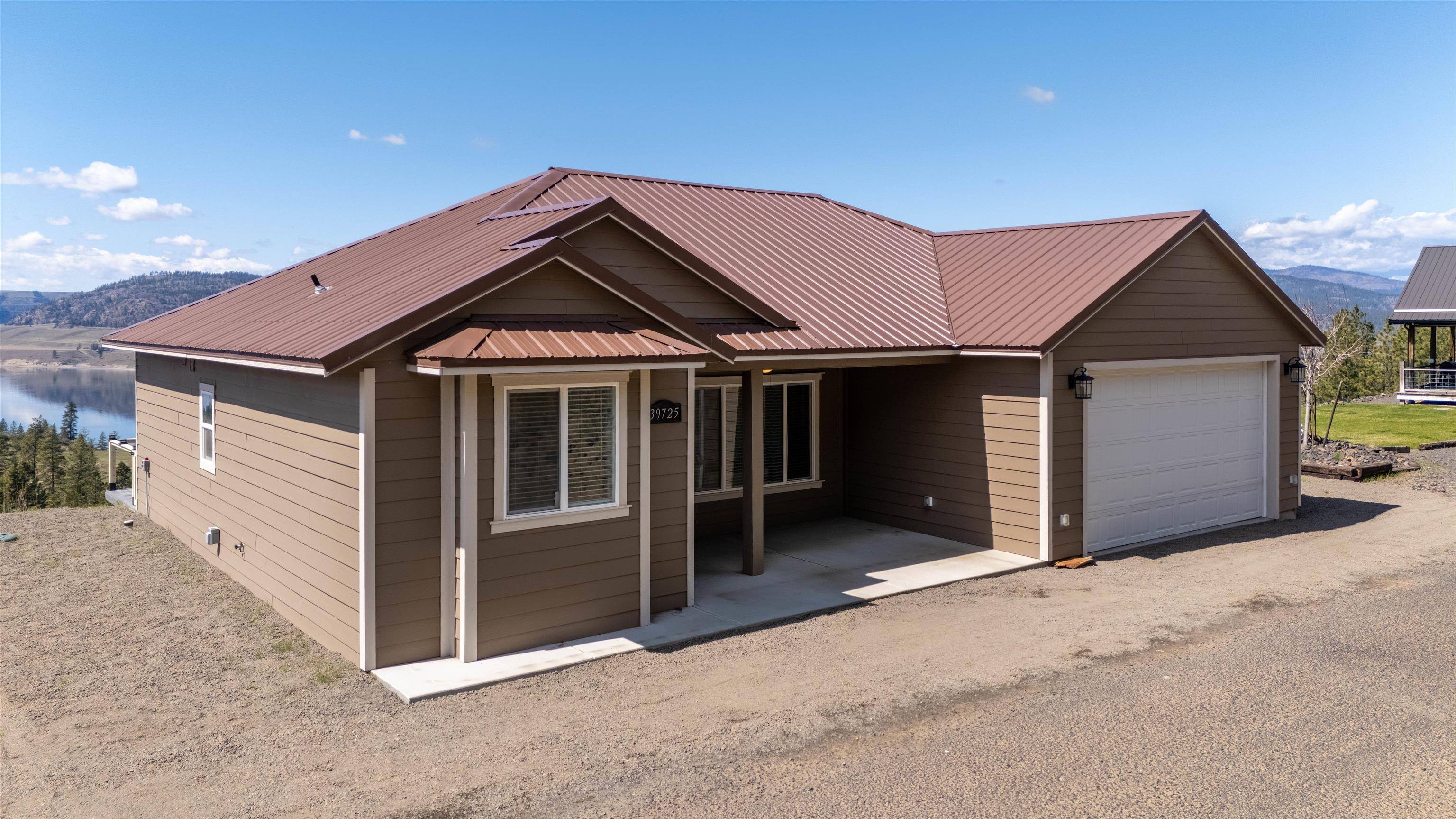 39725 N Overlook Ln, Seven Bays, WA 99122