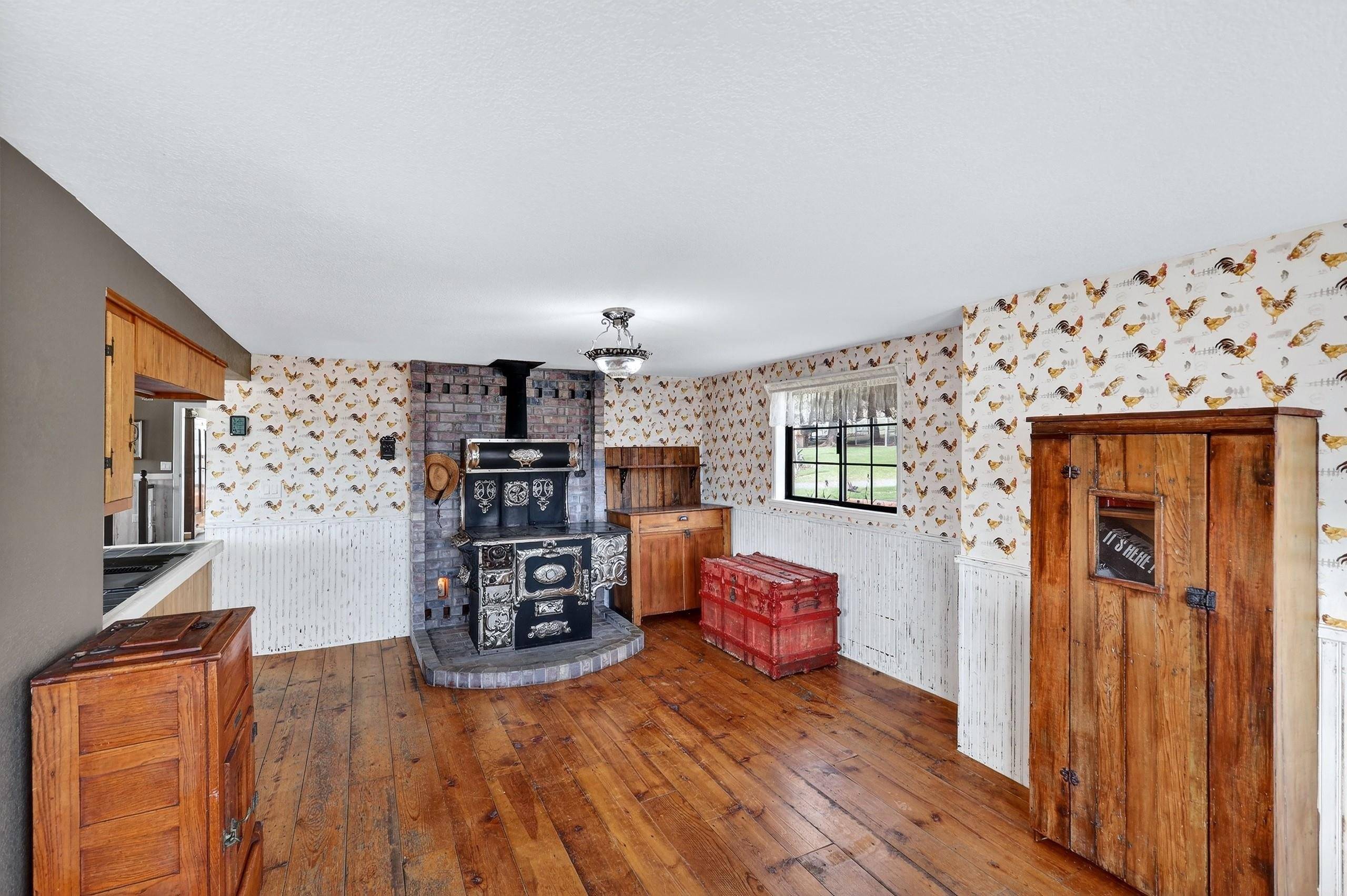 131 Country Ln, Newport, WA 99156
