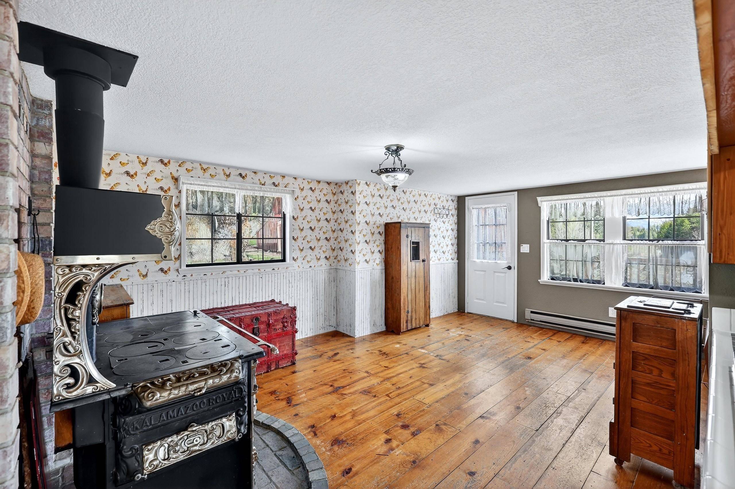 131 Country Ln, Newport, WA 99156