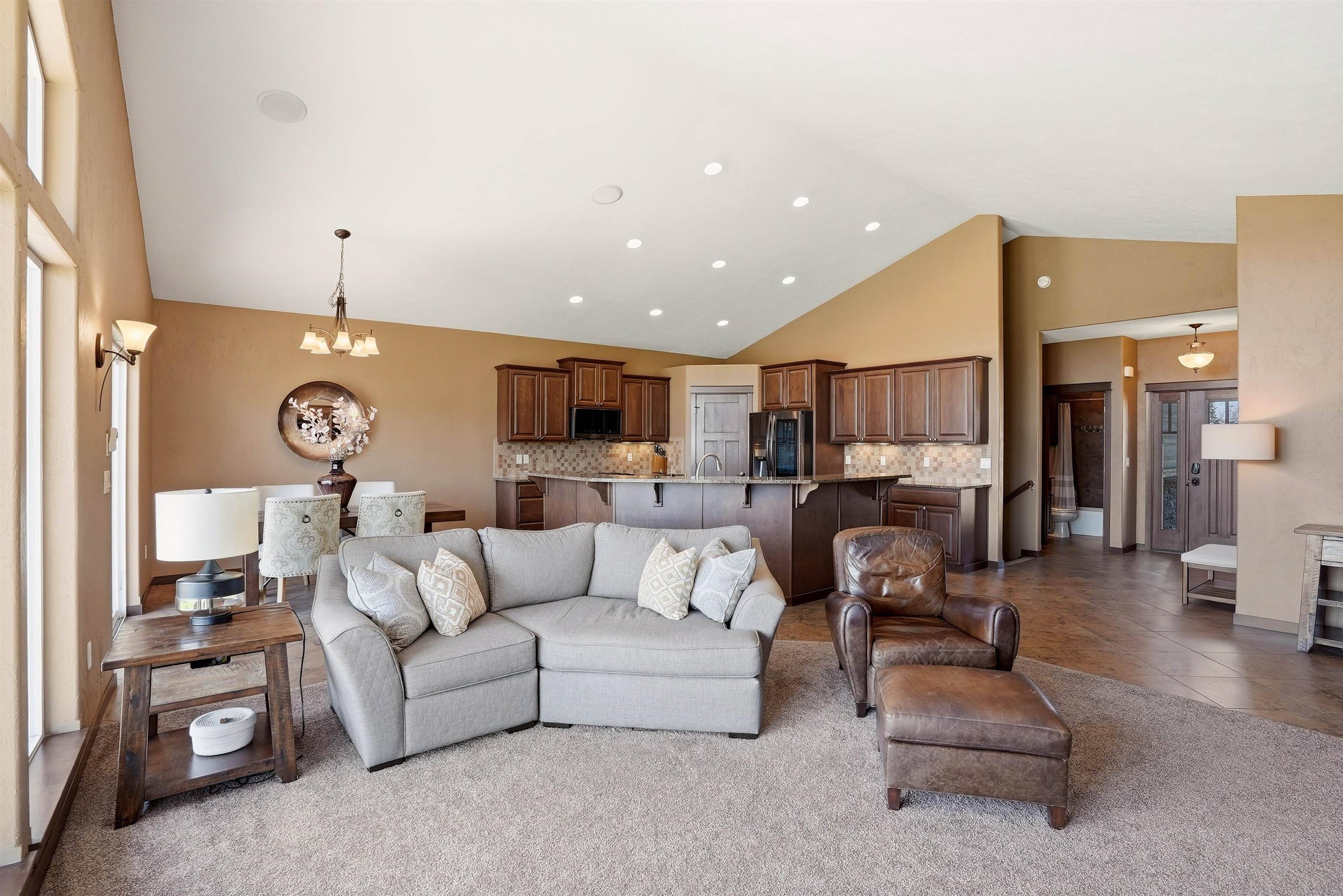 202 E Alexa Ct, Spokane, WA 99208