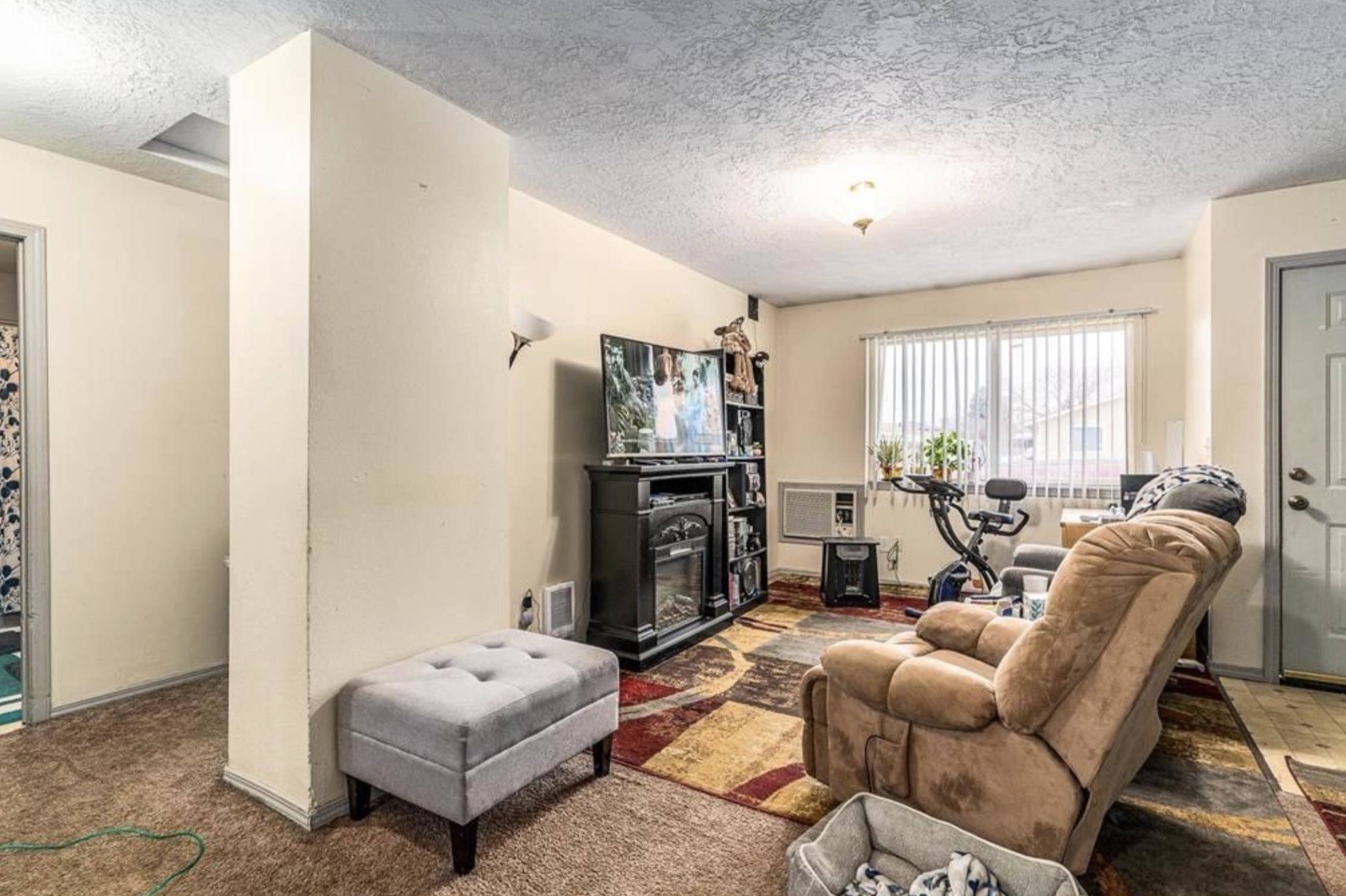 3024 N Hogan St, Spokane, WA 99207