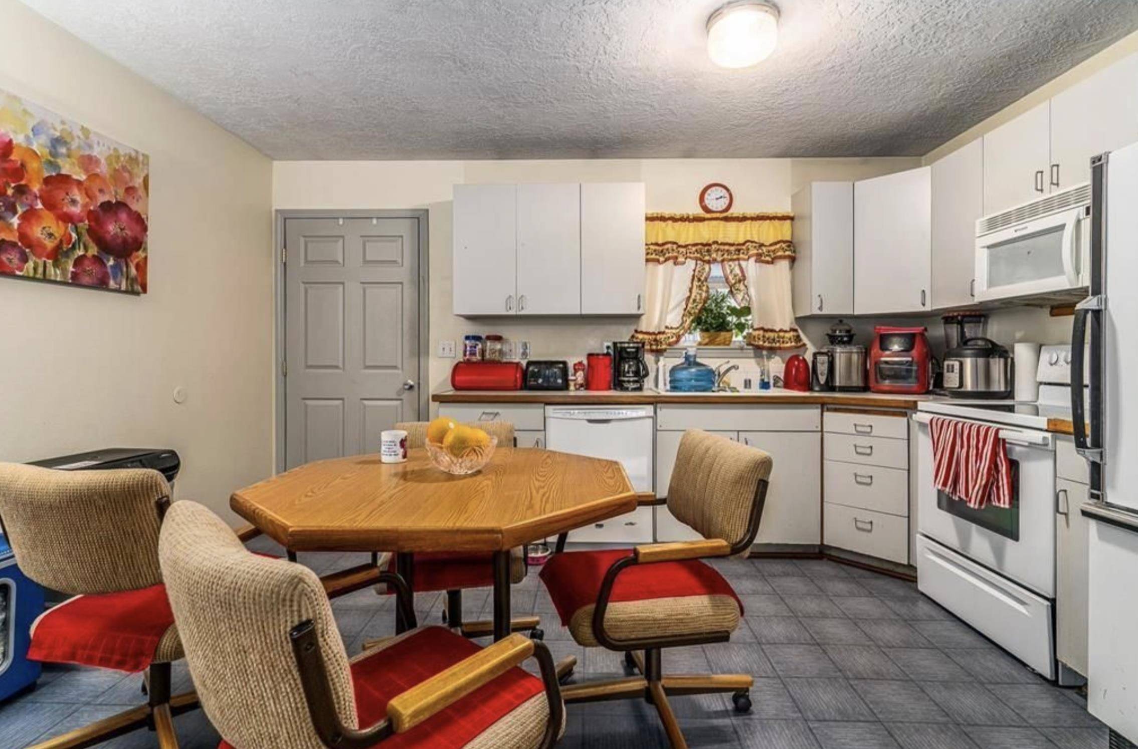 3024 N Hogan St, Spokane, WA 99207