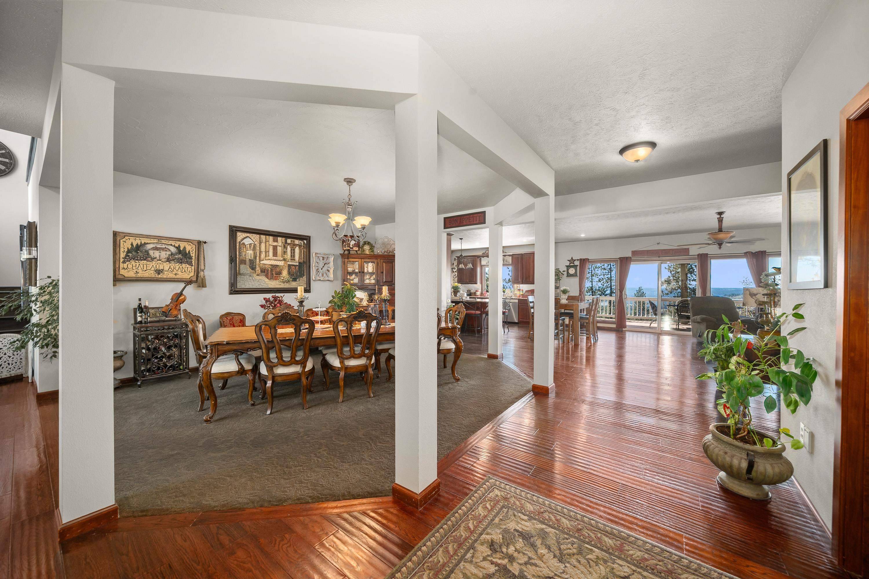 4212 W Country Hills Ln, Spokane, WA 99208-8335