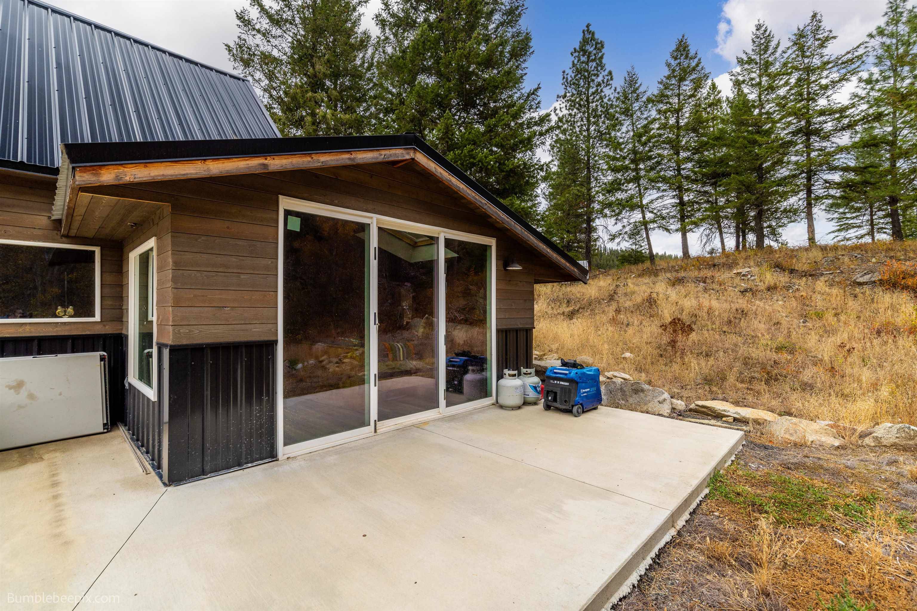 8 Camden Rd, Elk, WA 99009