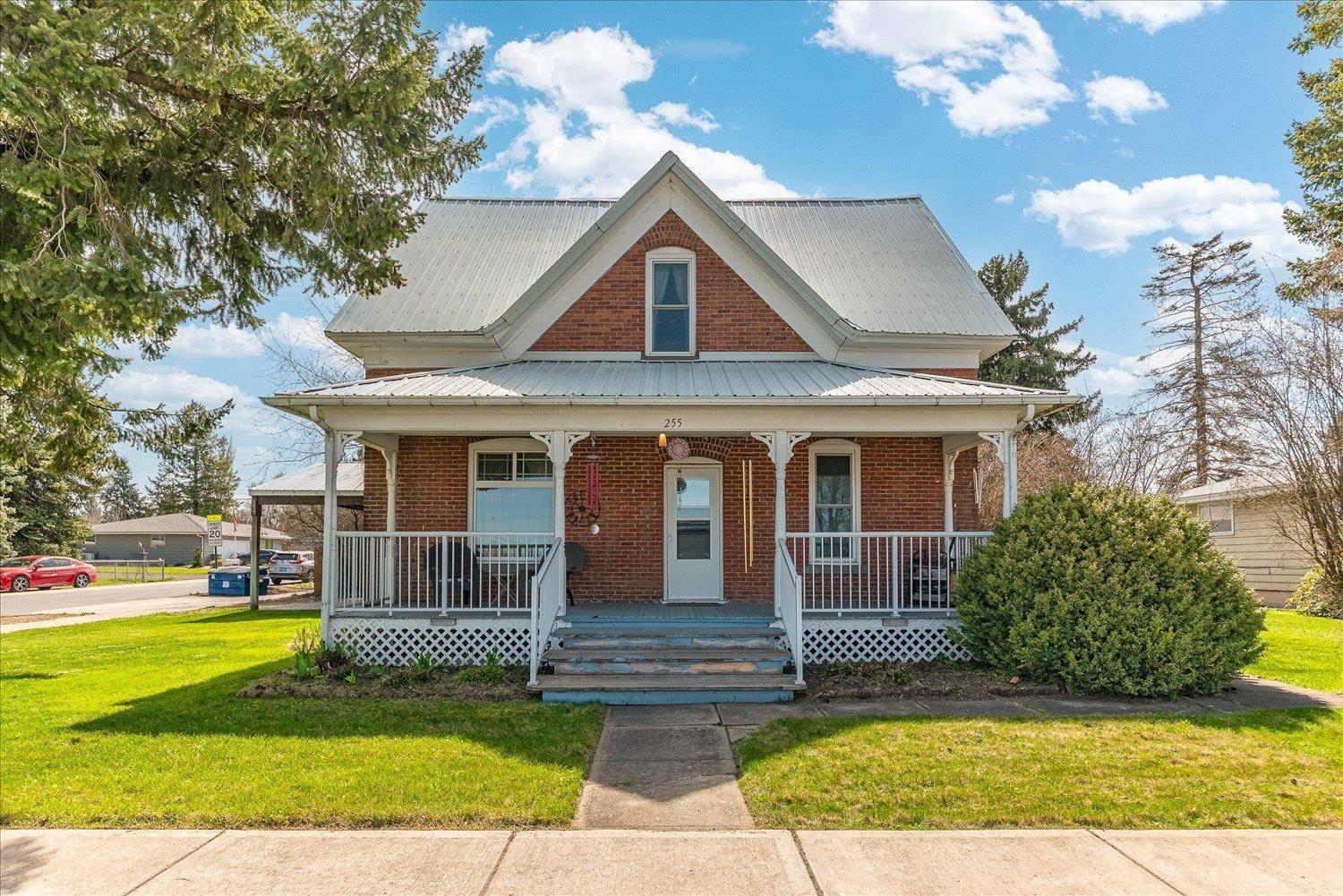 255 E Broadway Ave, Reardan, WA 99209