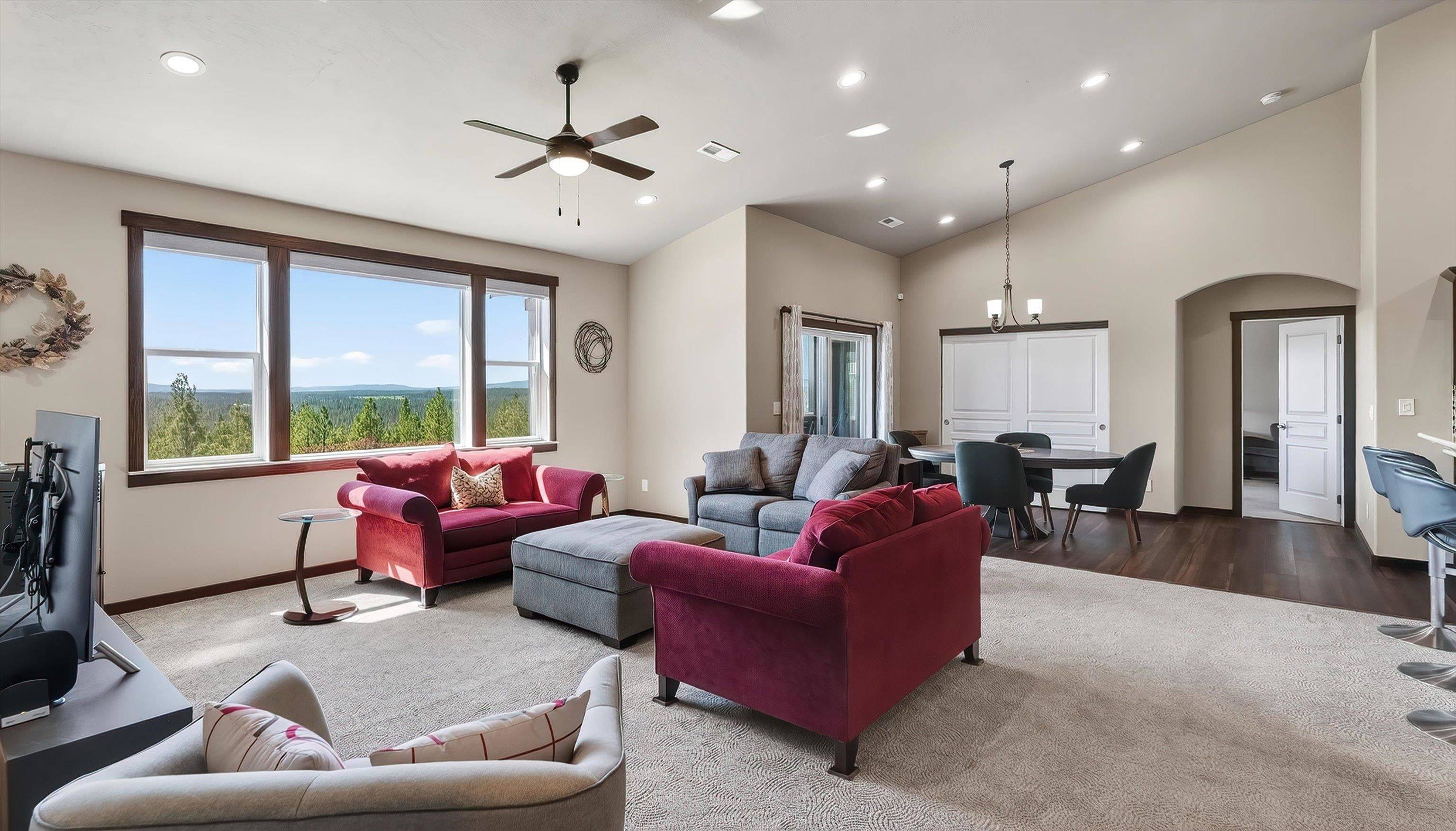 6528 E Robin Ln, Chattaroy, WA 99003