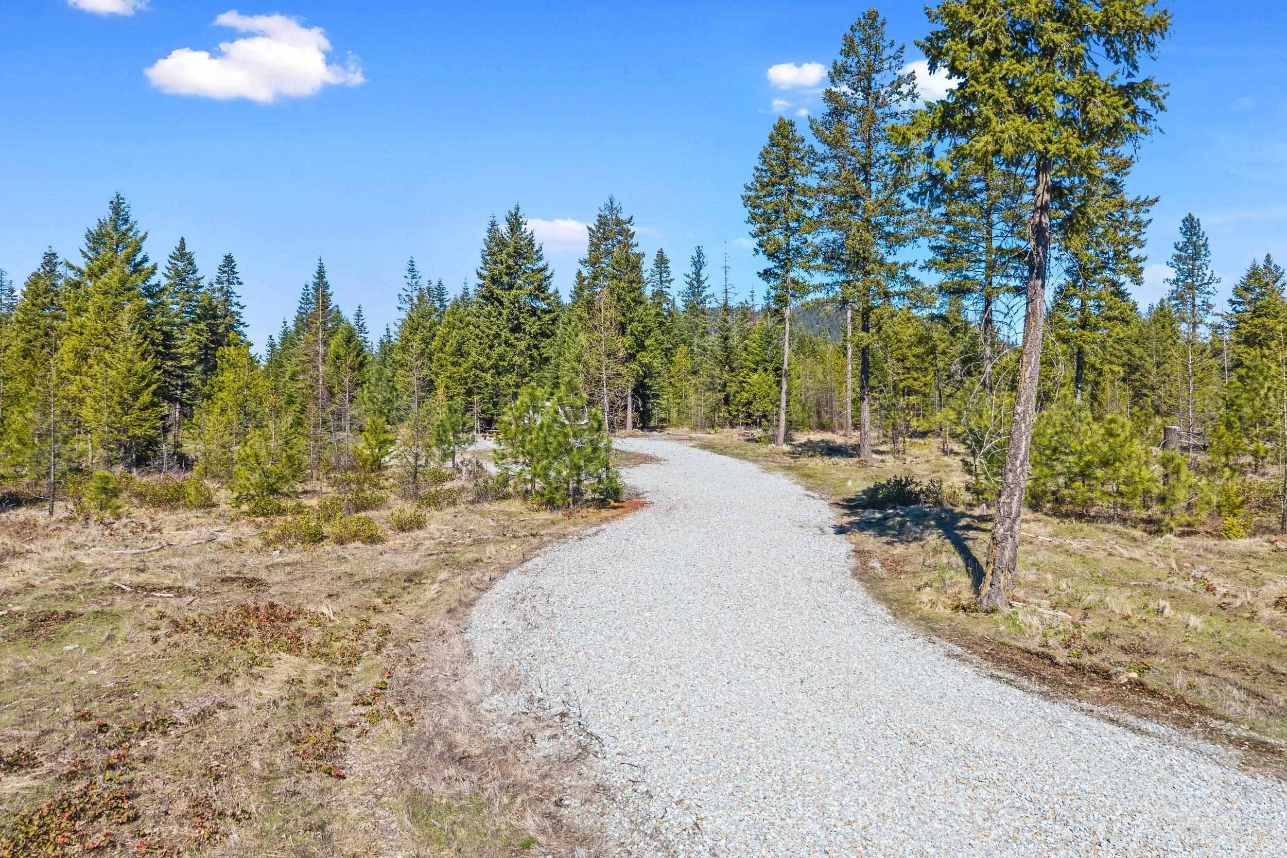 555 Happy Trails Ln, Newport, WA 99146