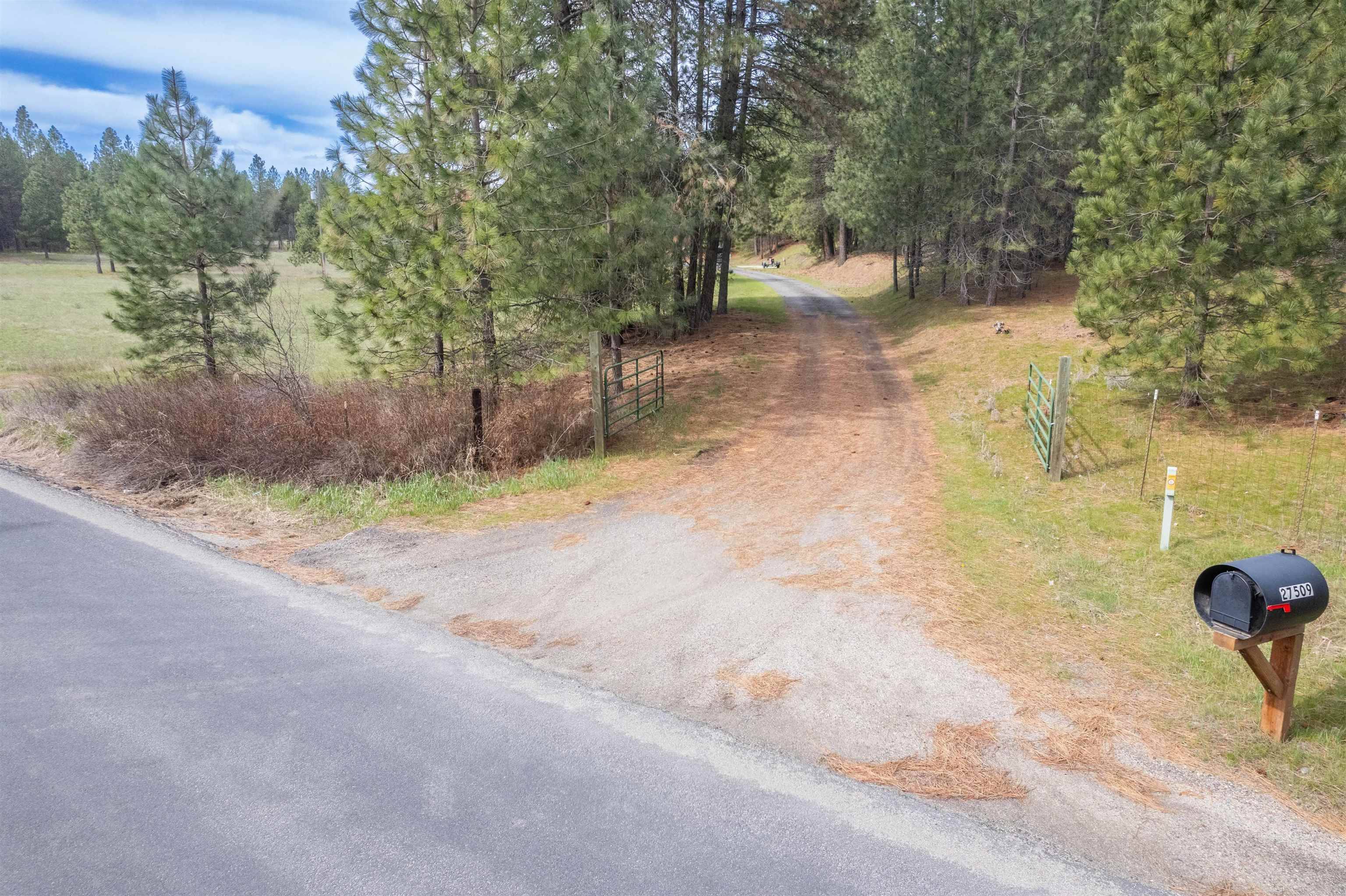 27509 N Perry Rd, Chattaroy, WA 99003
