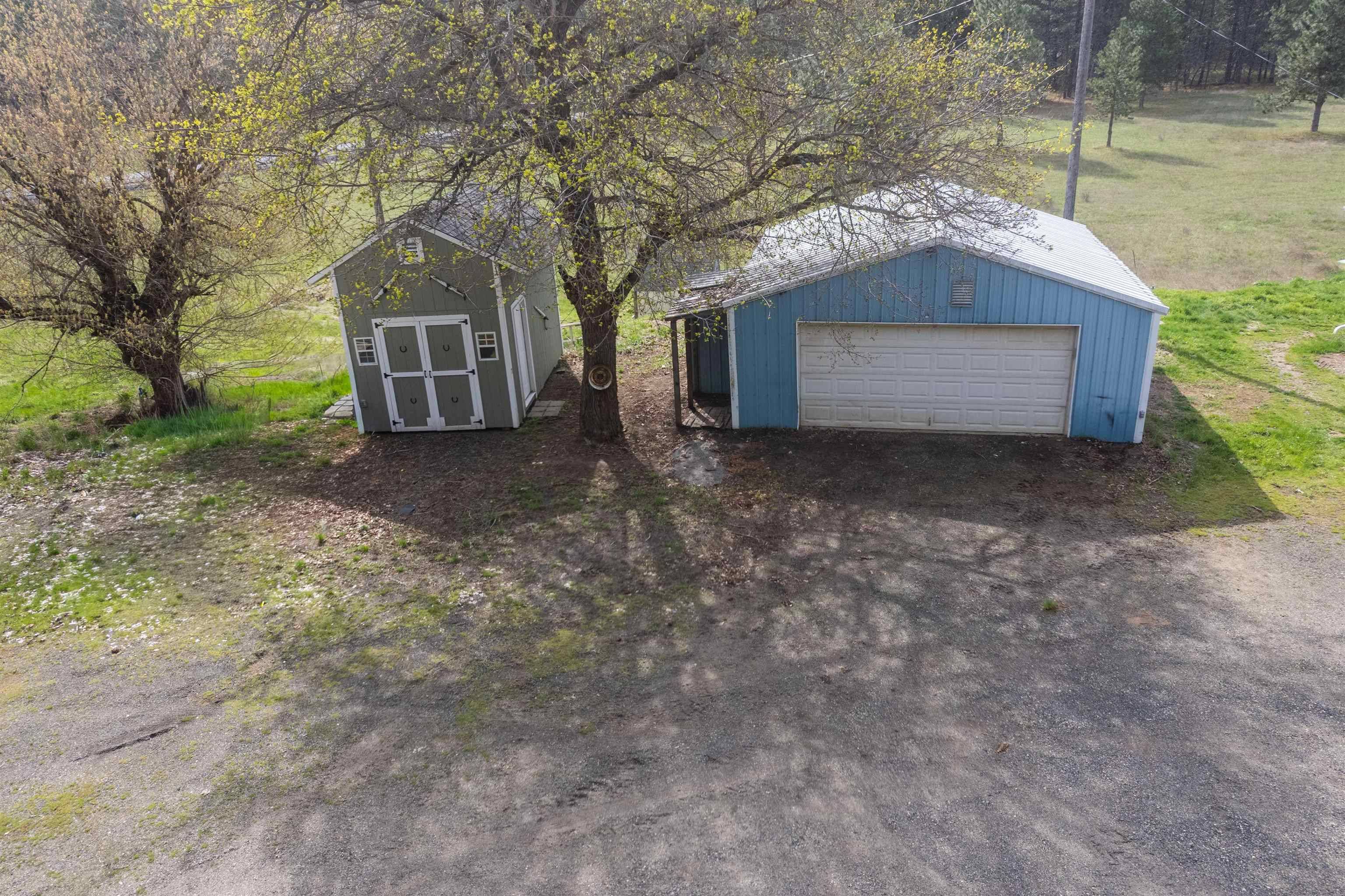 27509 N Perry Rd, Chattaroy, WA 99003