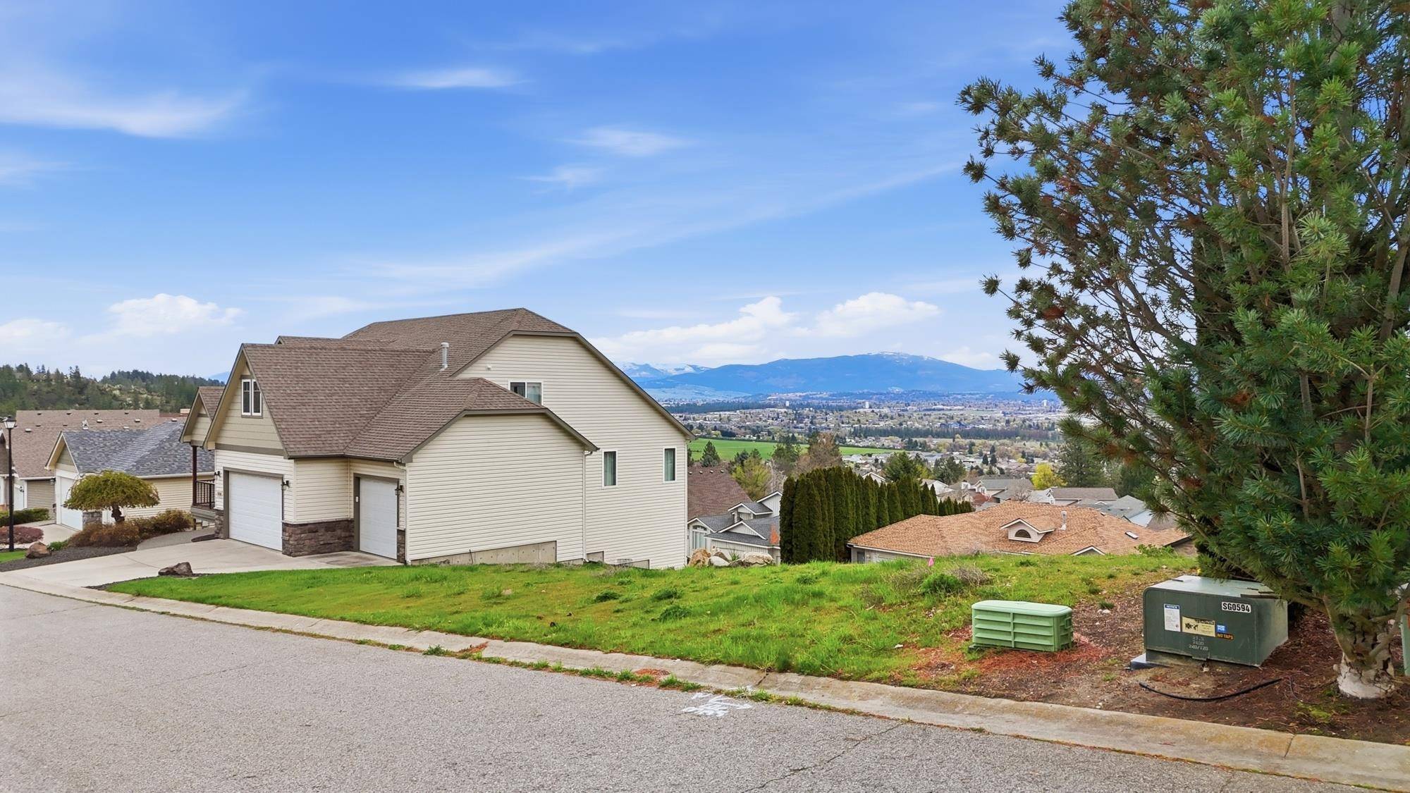 8703 E Blue Fox Ln, Spokane Valley, WA 99212