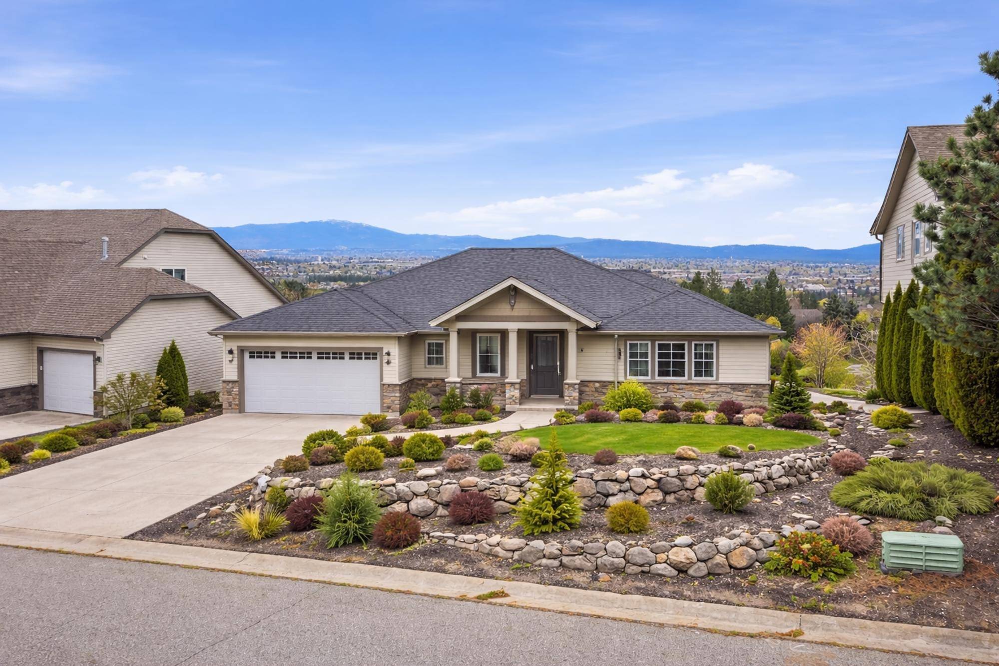 8703 E Blue Fox Ln, Spokane Valley, WA 99212