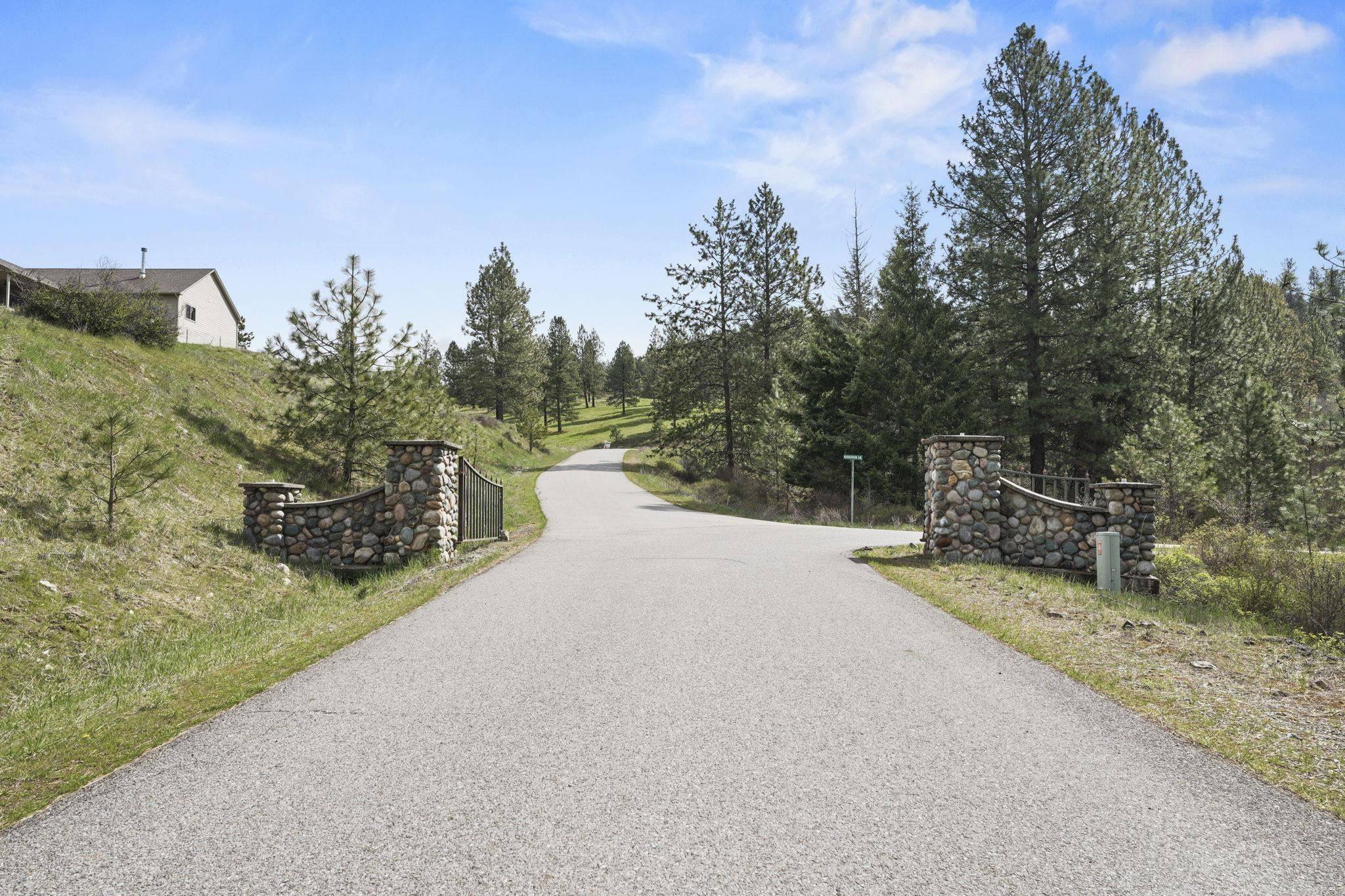 N Rockspring Ln, Mead, WA 99021