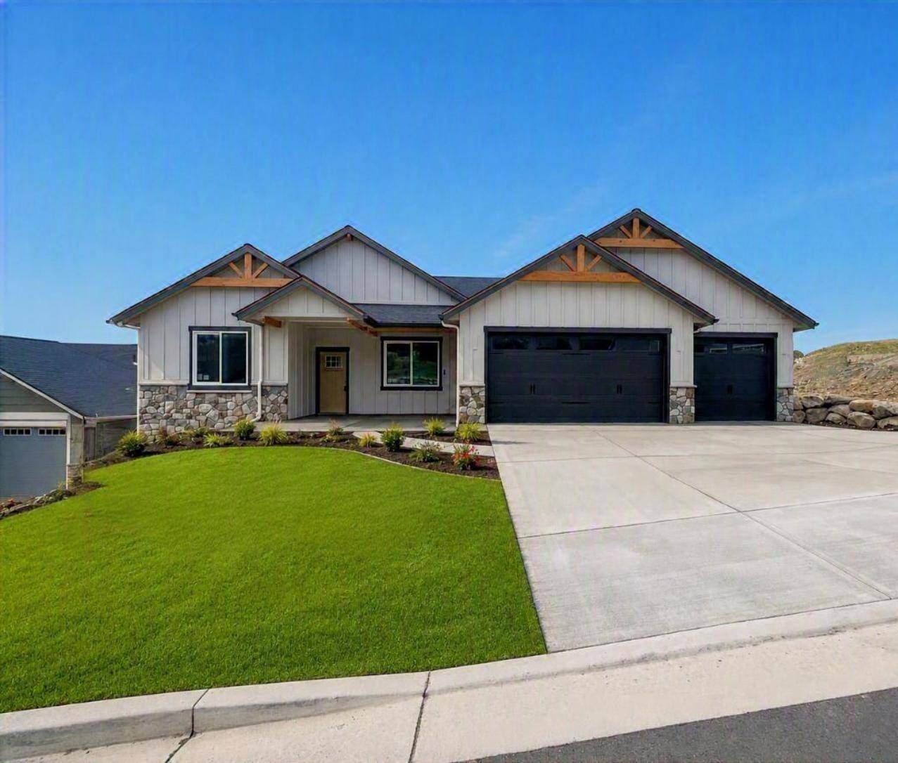 74 E Center Ln, Spokane, WA 99208