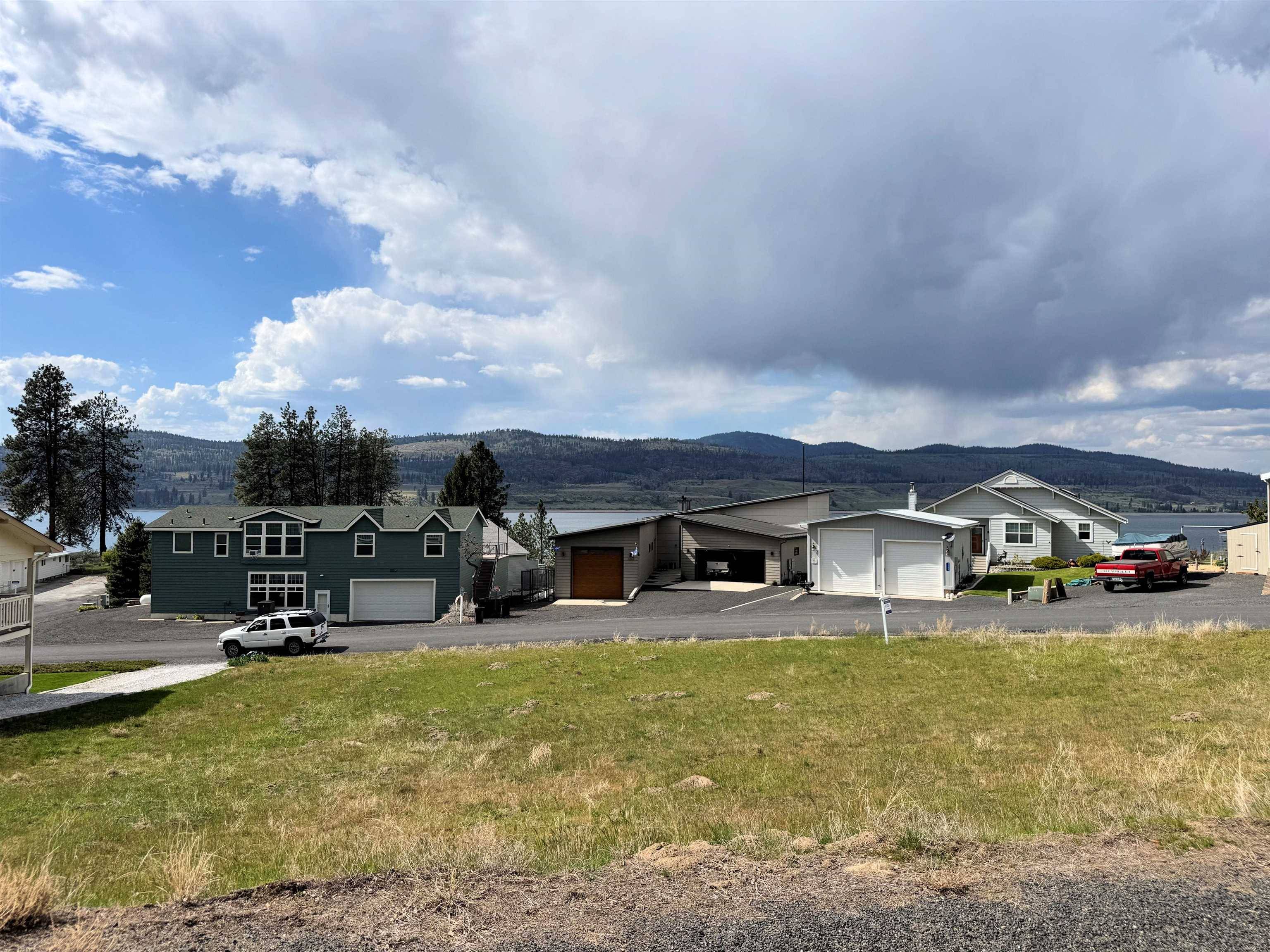 3317 Roosevelt Dr, Seven Bays, WA 99122