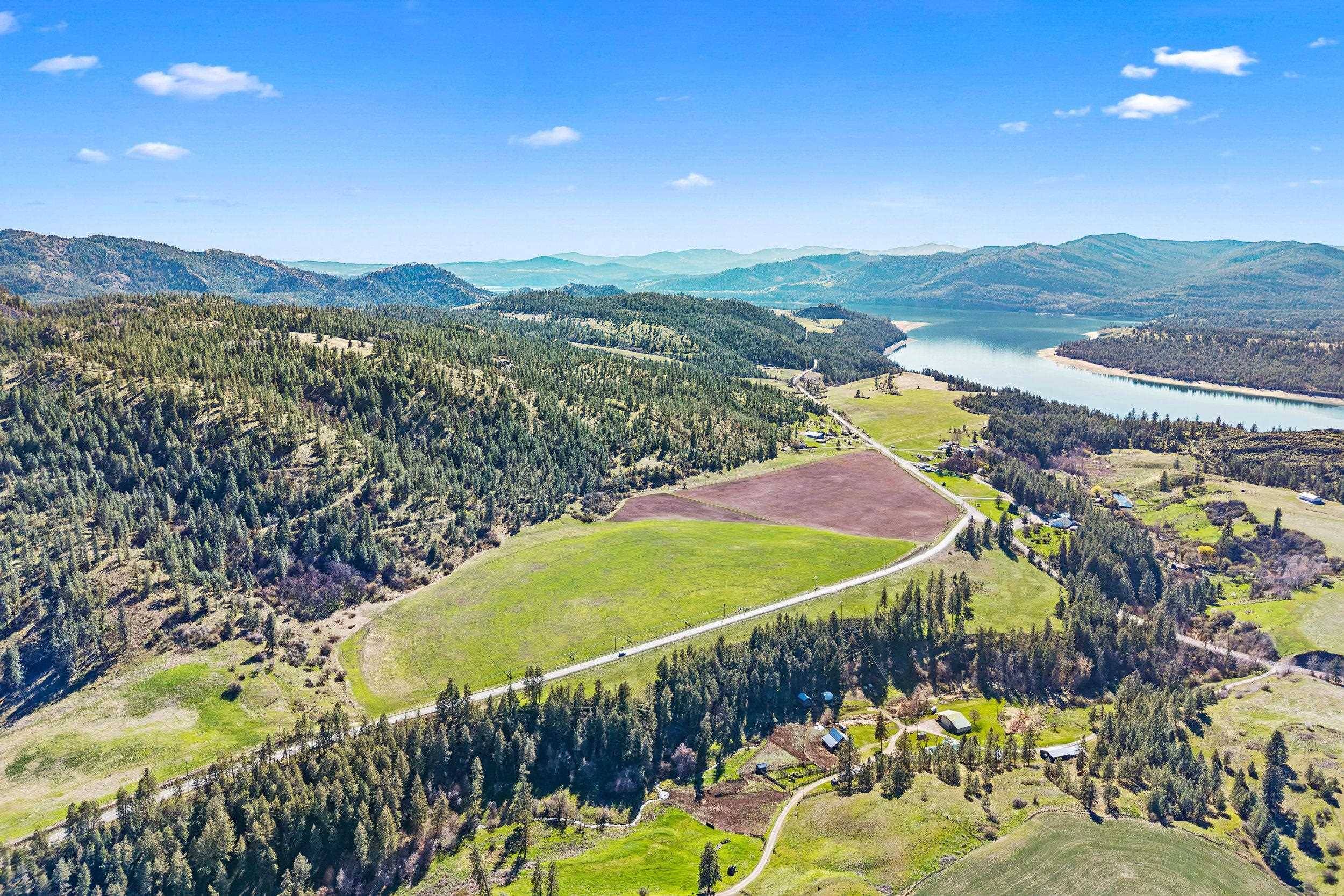 37XX Cedonia -Addy Rd, Hunters, WA 99137