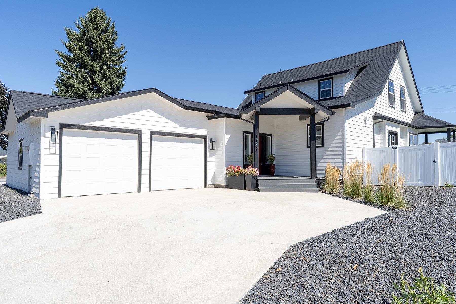 1922 N Donwood Ln, Greenacres, WA 99016