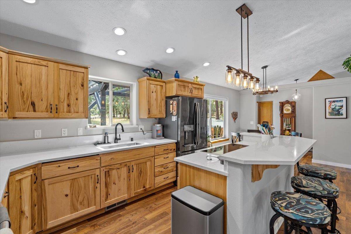 6910 N HARVARD Rd, Newman Lake, WA 99025